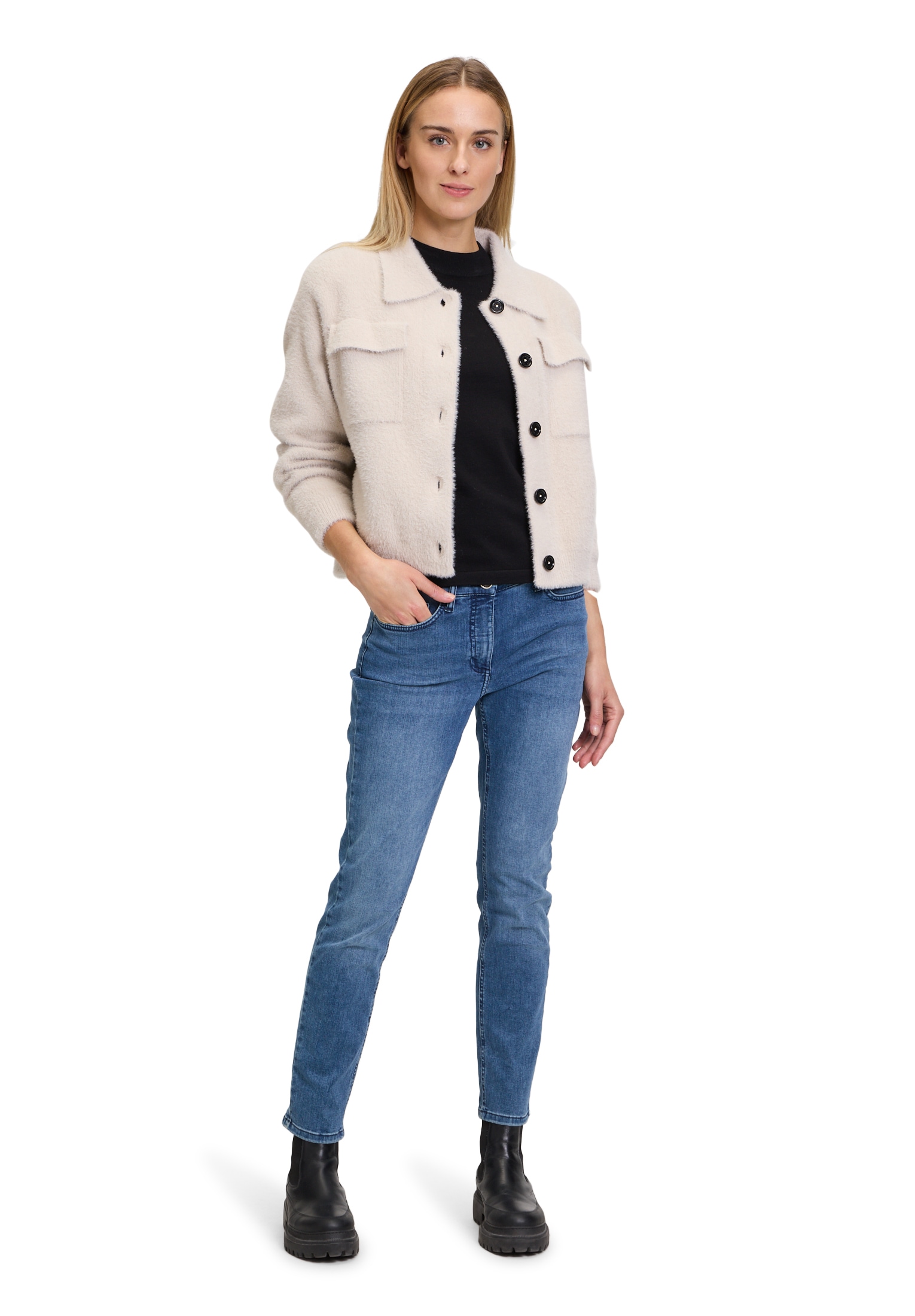 Amber & June Strickjacke »Amber & June Winter-Strickjacke mit aufgesetzter Brusttasche«, Taschen