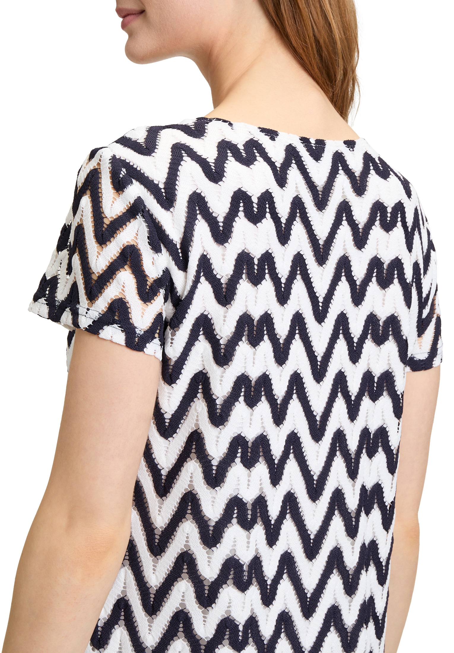 Betty Barclay Sommerkleid »Betty Barclay Sommerkleid mit V-Ausschnitt«, Form
