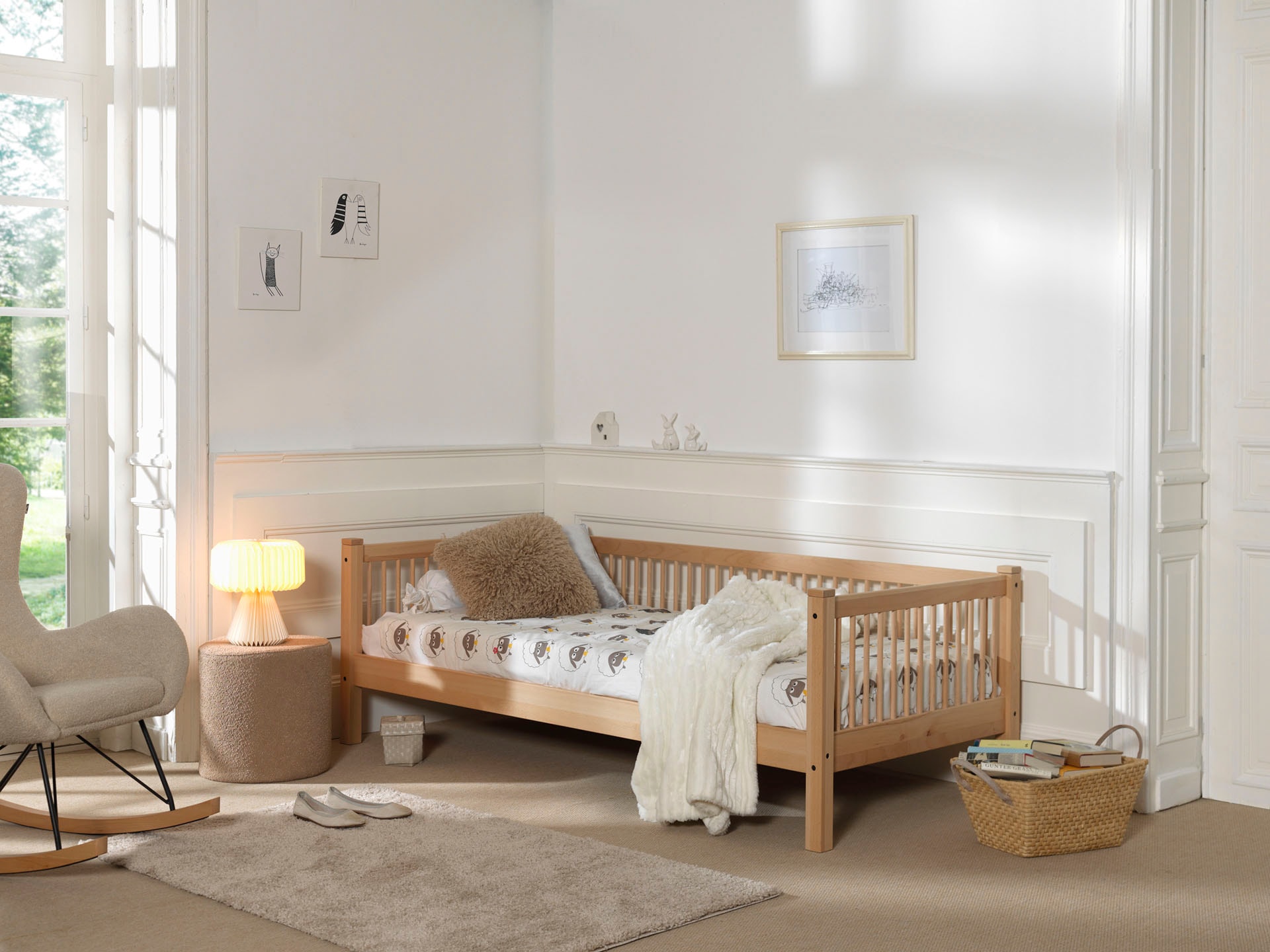 Vipack Daybett »Forrest mit Sprossenumrandung Ideal als Einzel- oder Gästebett« Liegefläche 90/200 cm, inkl. Rolllattenrost, Pfostenstärke  55x55 mm,  stabil und hochwertig gebaut, massiv Buche natur lackiert