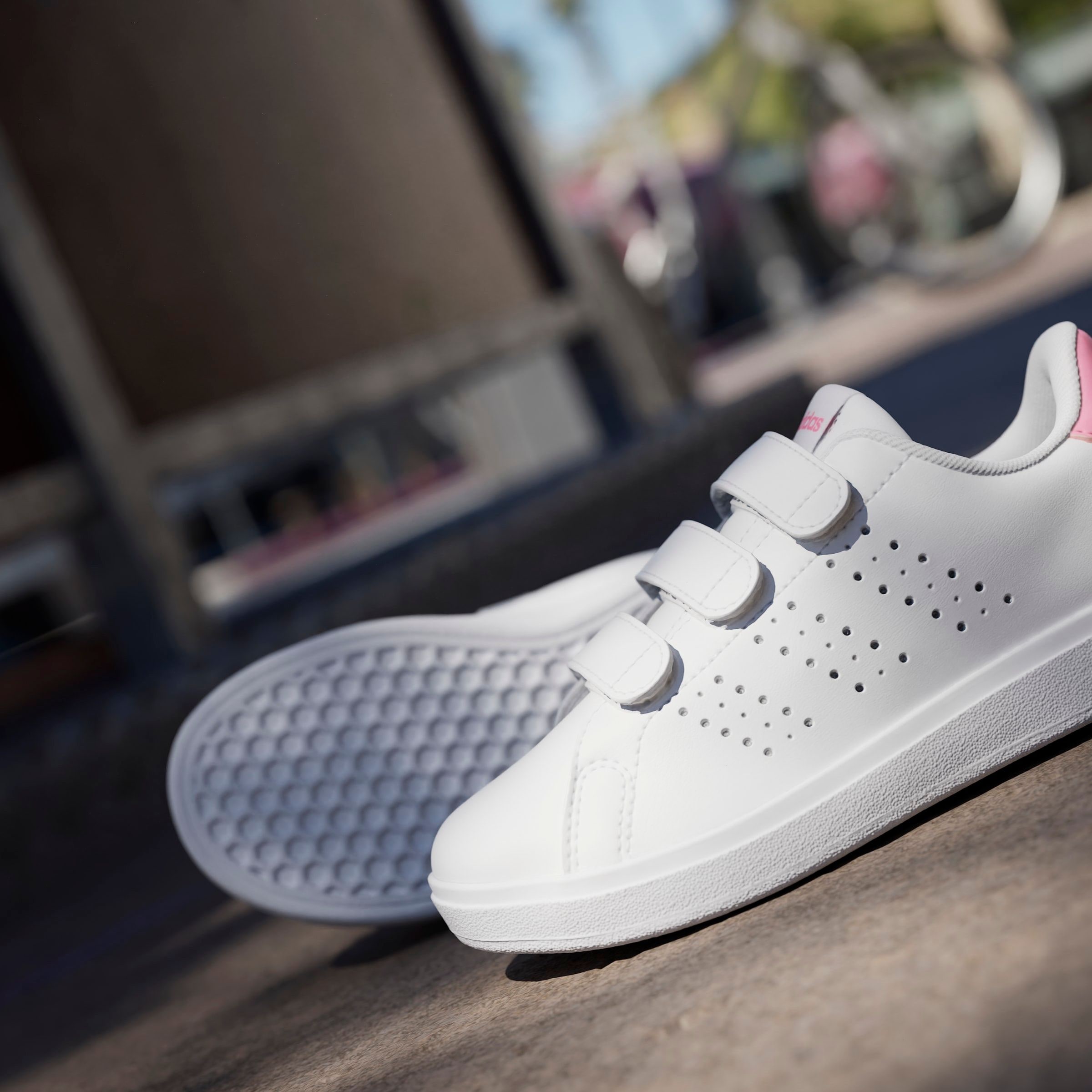 adidas Sportswear Klettschuh »ADVANTAGE BASE 2.0 KIDS«, Design auf den Spuren des adidas Stan Smith
