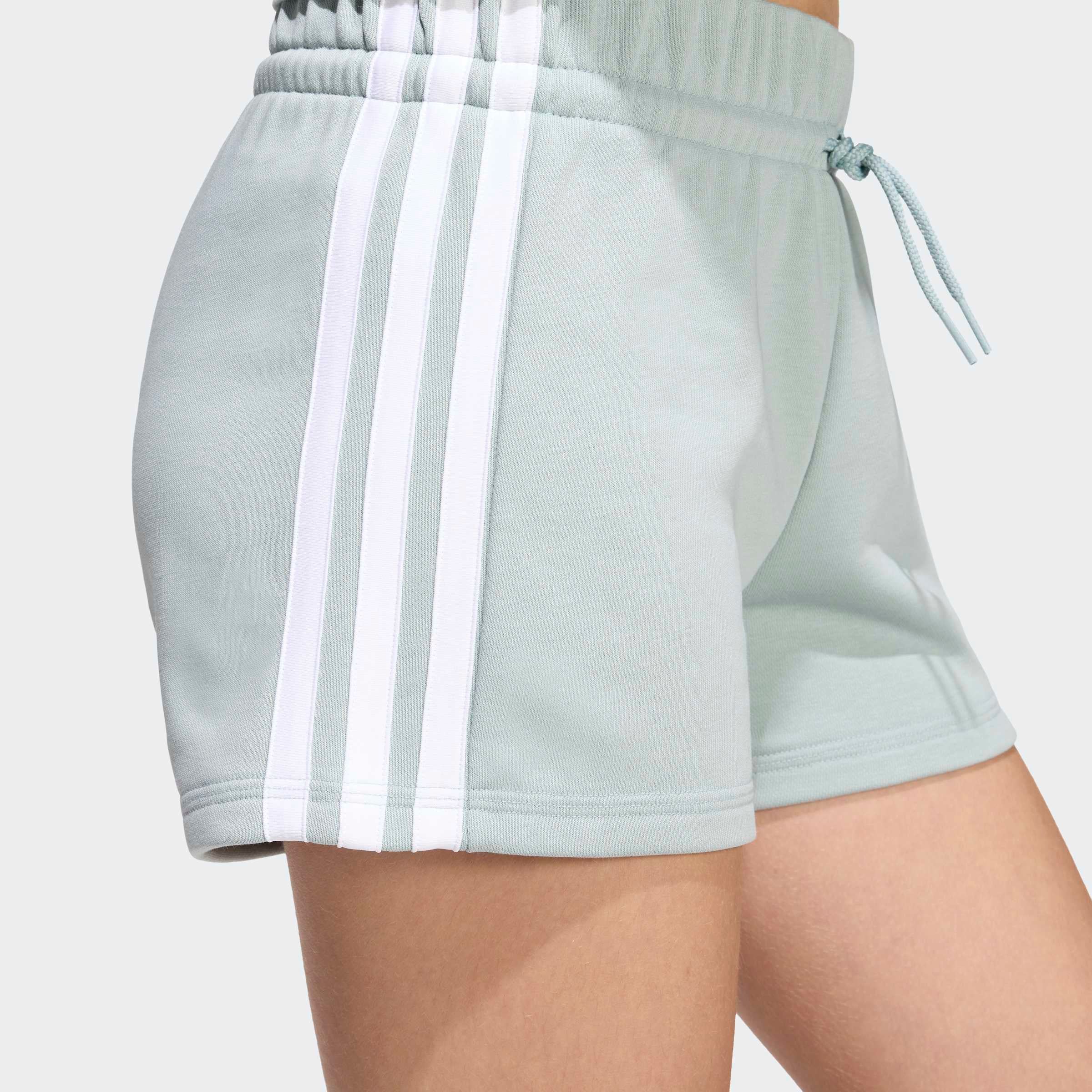 adidas Sportswear Shorts »ESSENTIALS KIDS«  für Kinder und Teens, sportlicher Look mit 3-Streifen