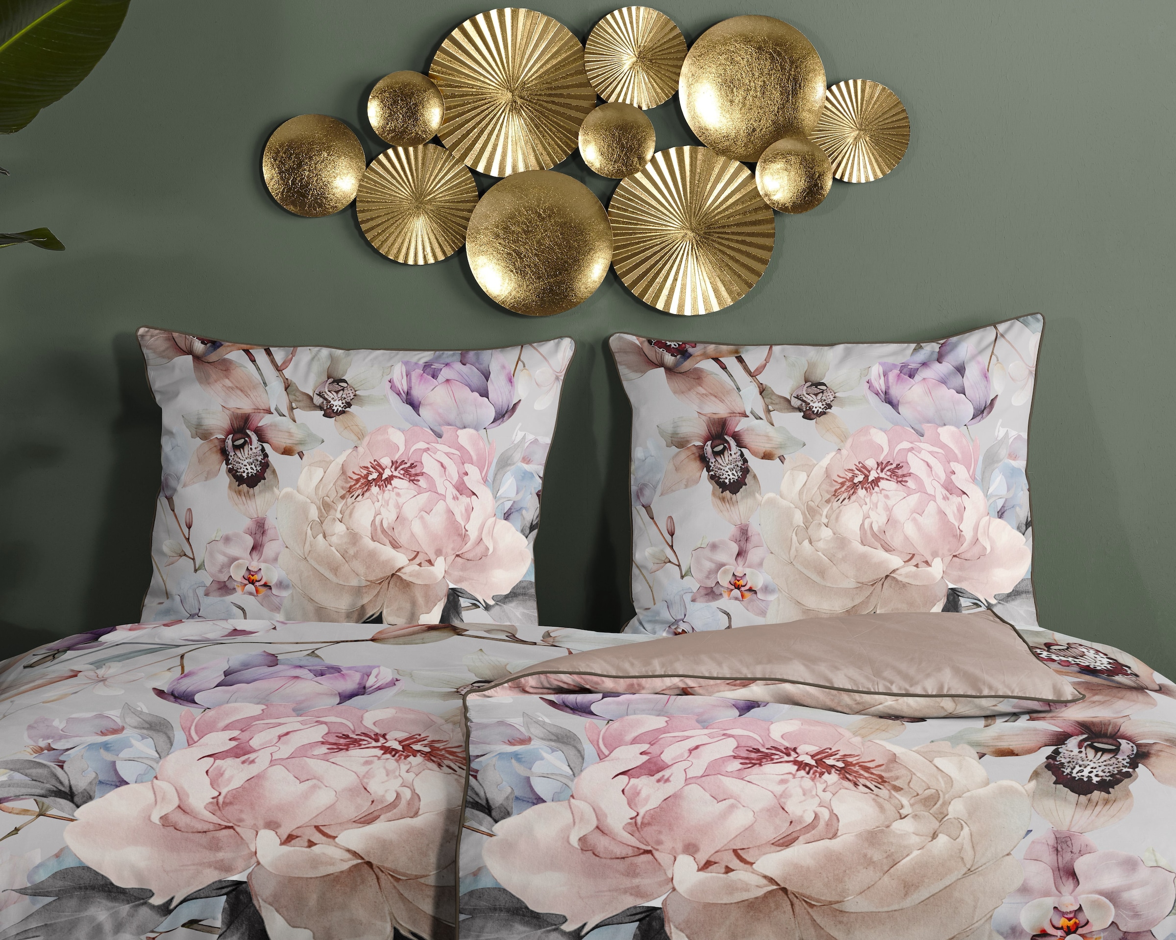 Descanso Wendebettwäsche »Colinda«, Satin, Reißverschluss, Paspel, Biese, Wendeoptik, Luxe, Blumen, grau