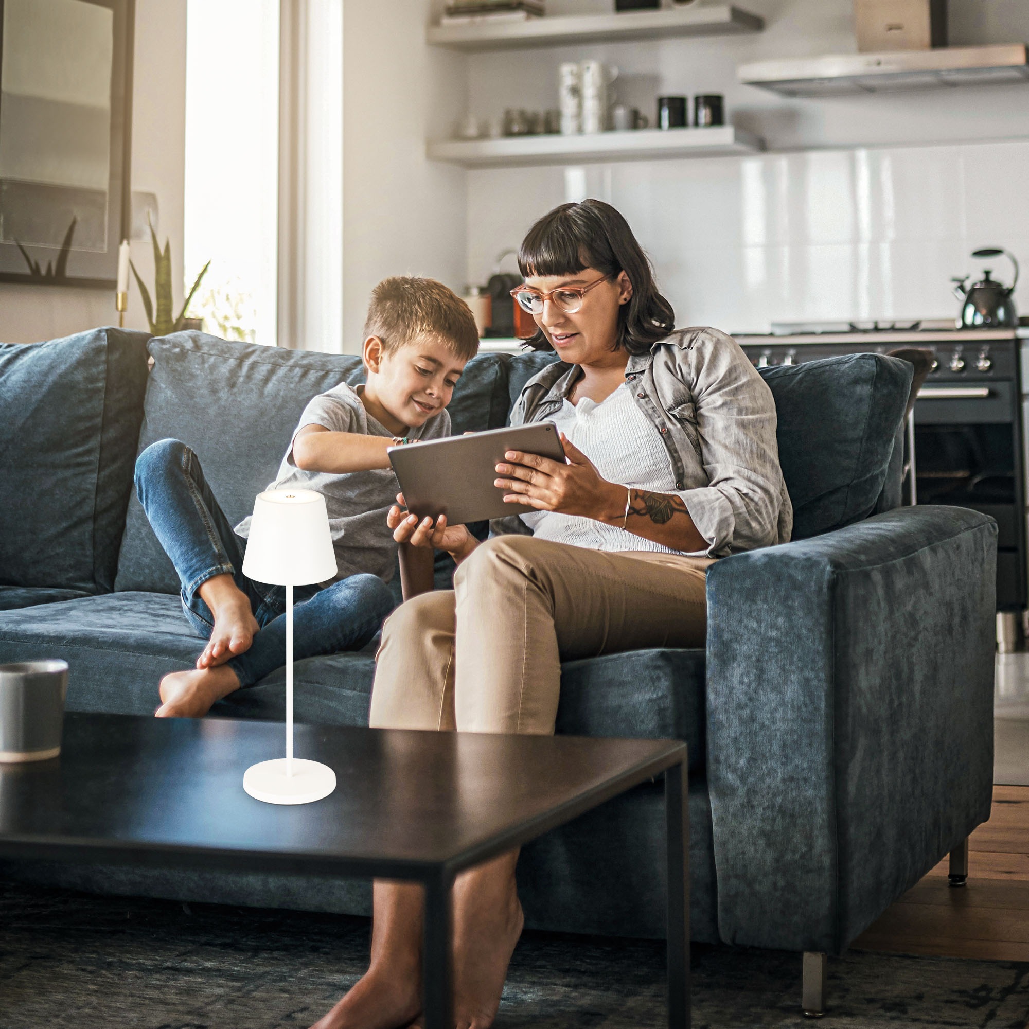 B.K.Licht Außen-Tischleuchte »LED Akku Tischleuchte mit Touchdimmer«, 1 flammig, Leuchtmittel LED-Modul | LED fest integriert, Kunststoff Metall mit USB Kabel und integrierter Batterie IP54 Ø12cm