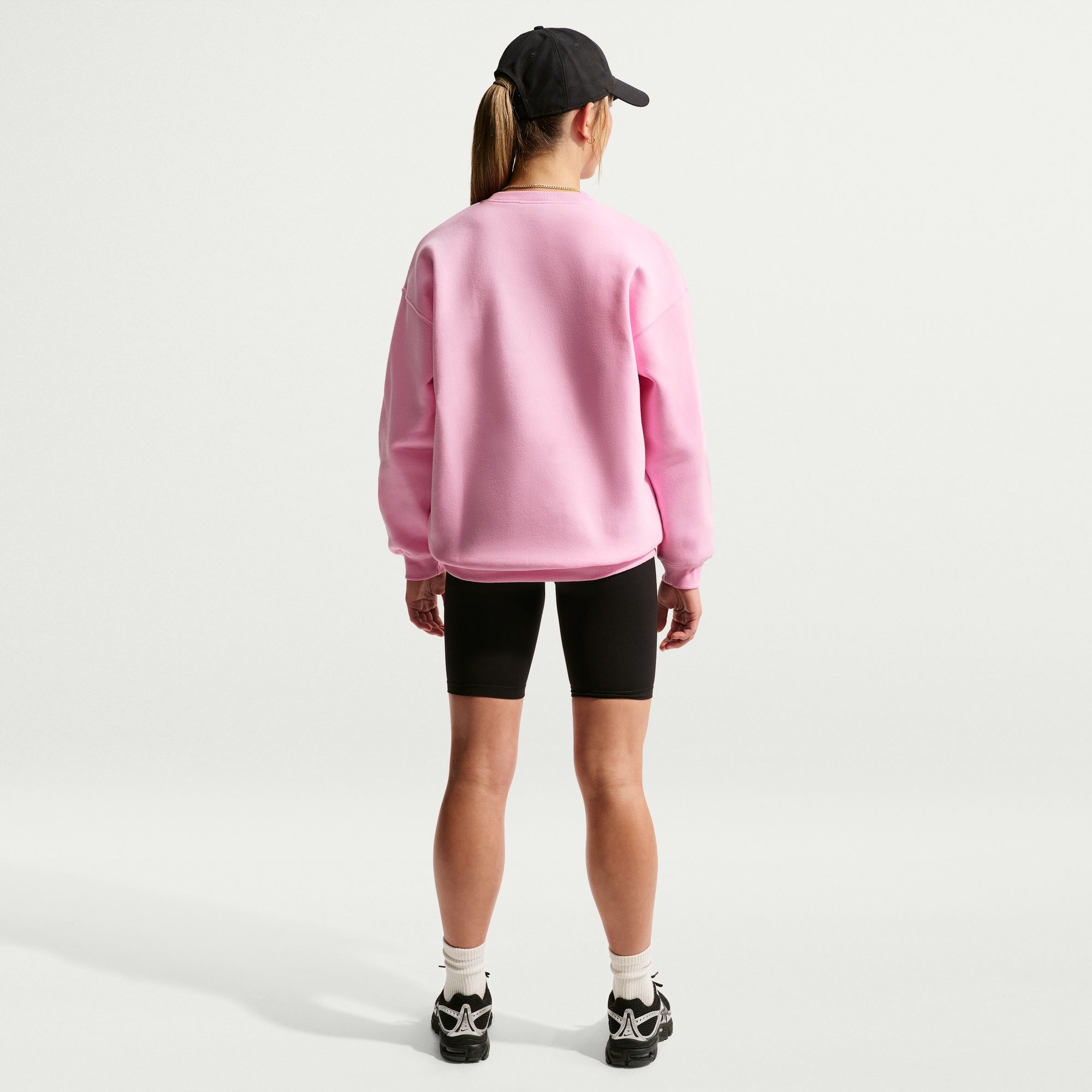 Nike Sportswear Sweatshirt »G NSW STDIO FLC OVRSZD CRW AOP«, mit Rundhalsausschnitt, aus angerauter Sweatware
