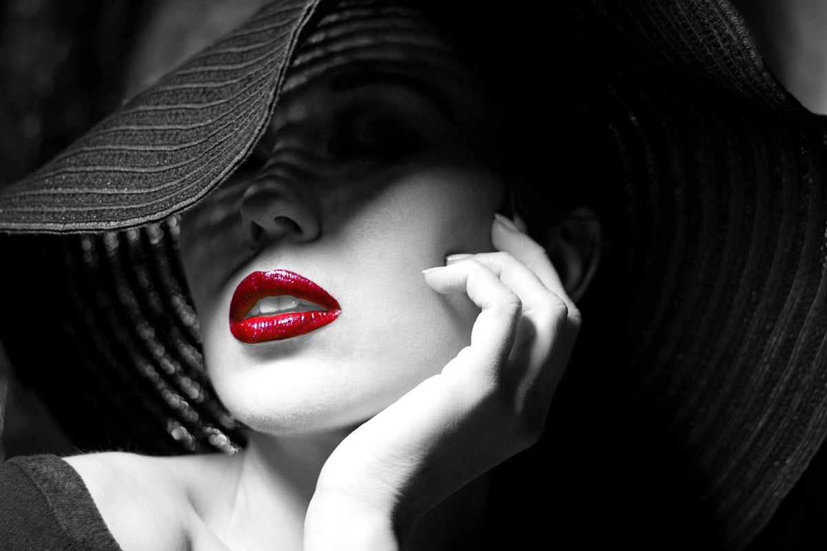 Papermoon Fototapete "Schwarz Weiße Frau mit roten Lippen"