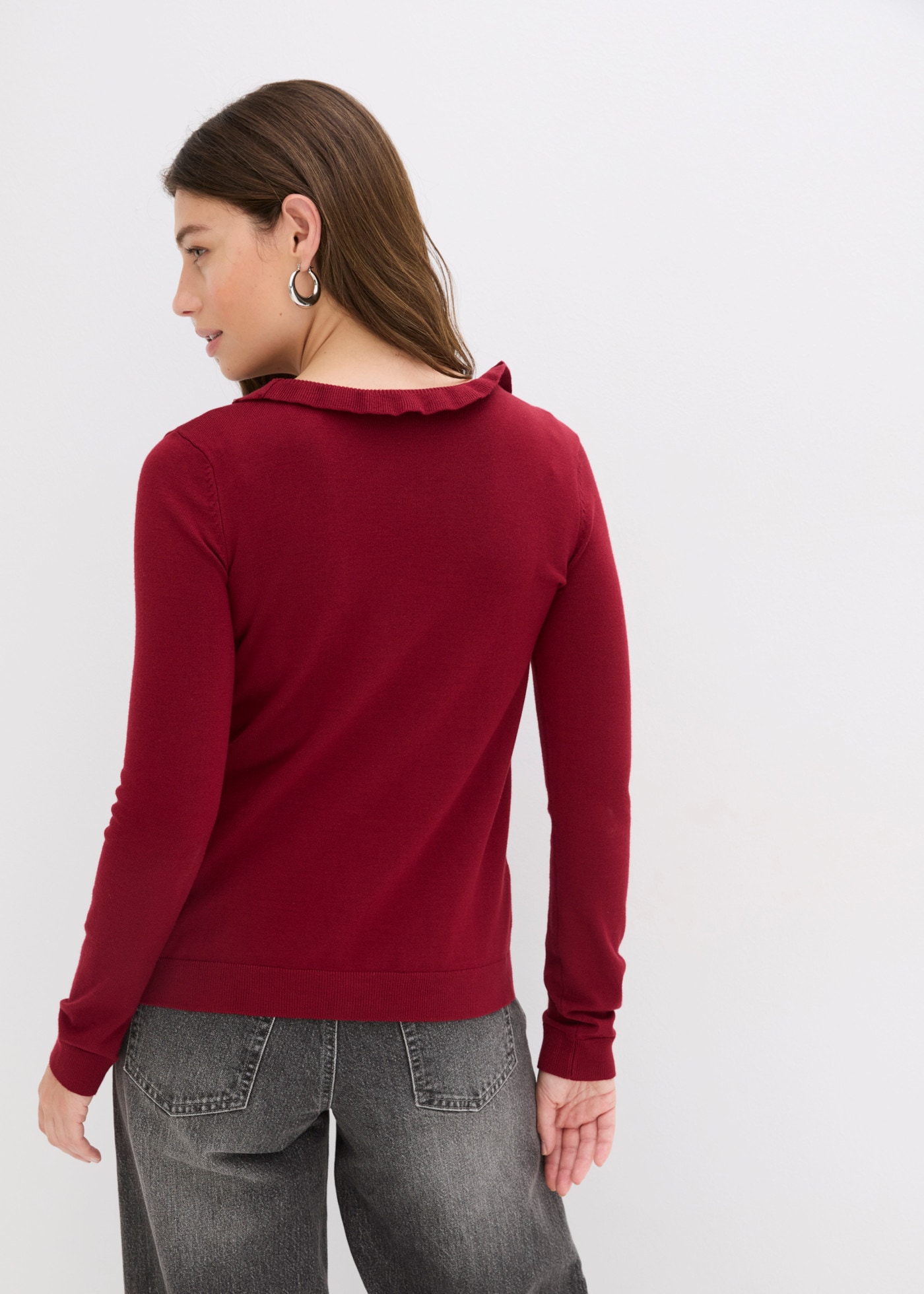 bonprix Strickjacke mit verspieltem Rüschenkragen, in kuscheliger Strickqualität, Slim Fit