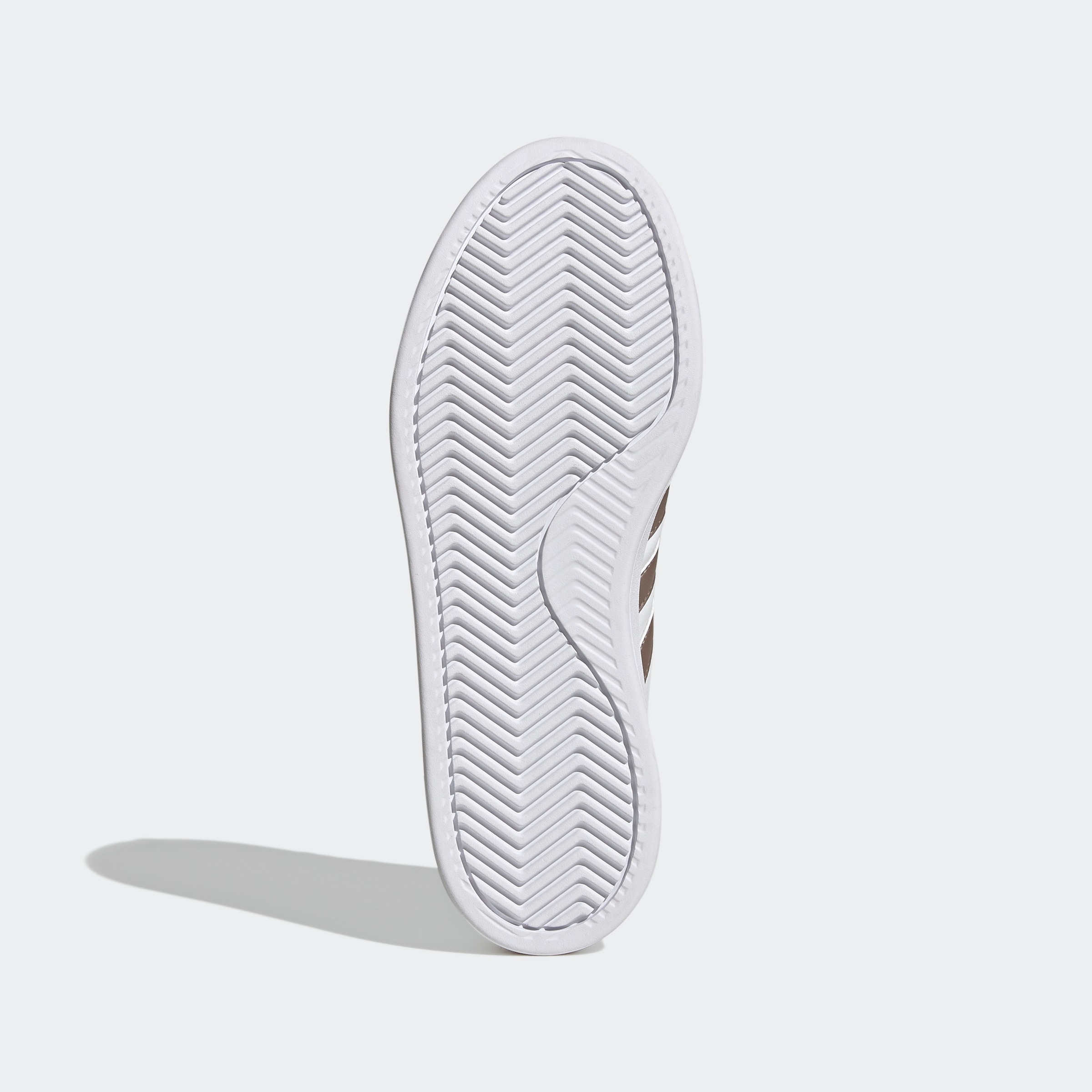 adidas Sportswear Sneaker »GRAND COURT CLOUDFOAM LIFESTYLE COURT COMFORT«, Design auf den Spuren des adidas Superstar