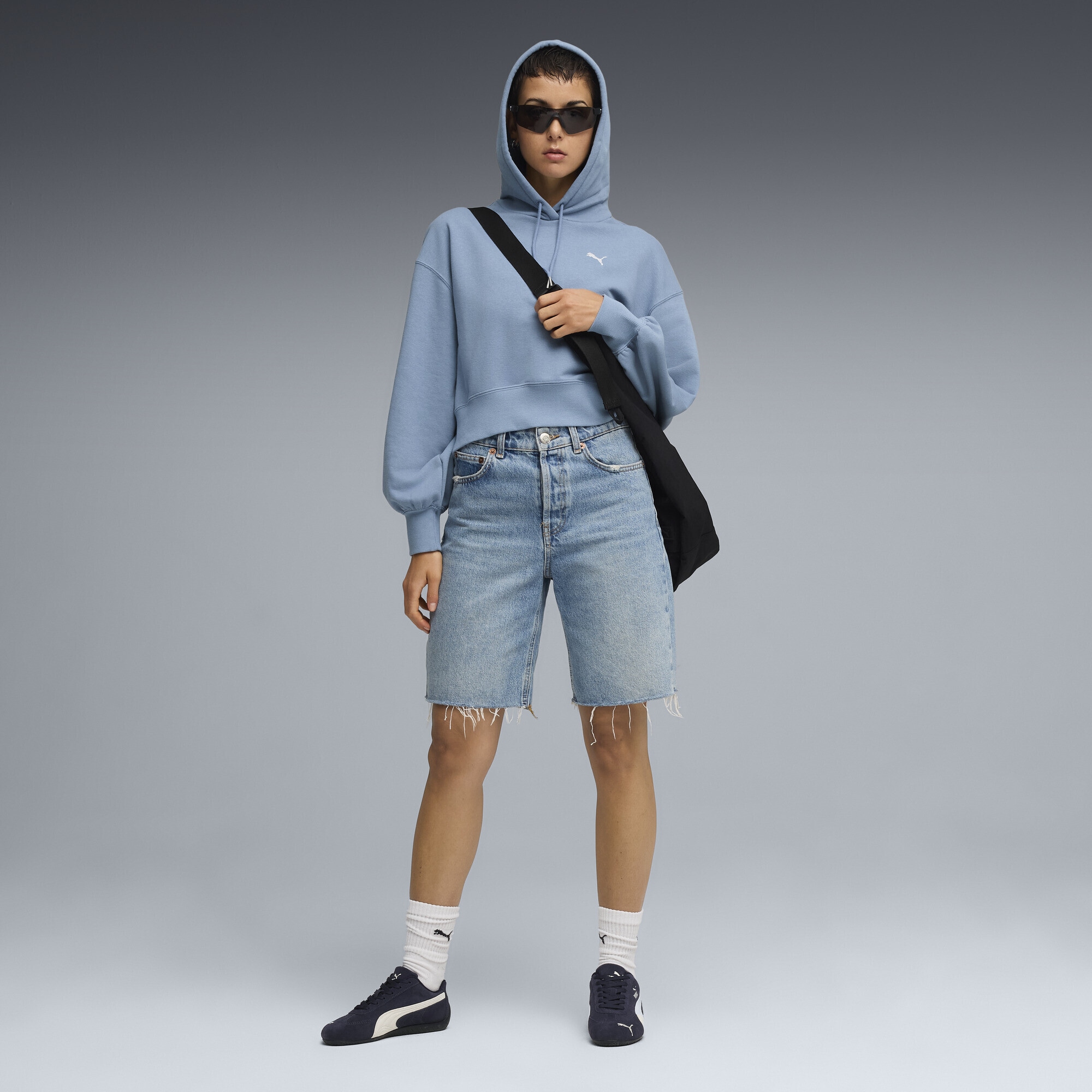 PUMA Hoodie »WARDROBE ESS Kurzer Relaxed Fit Hoodie Damen«