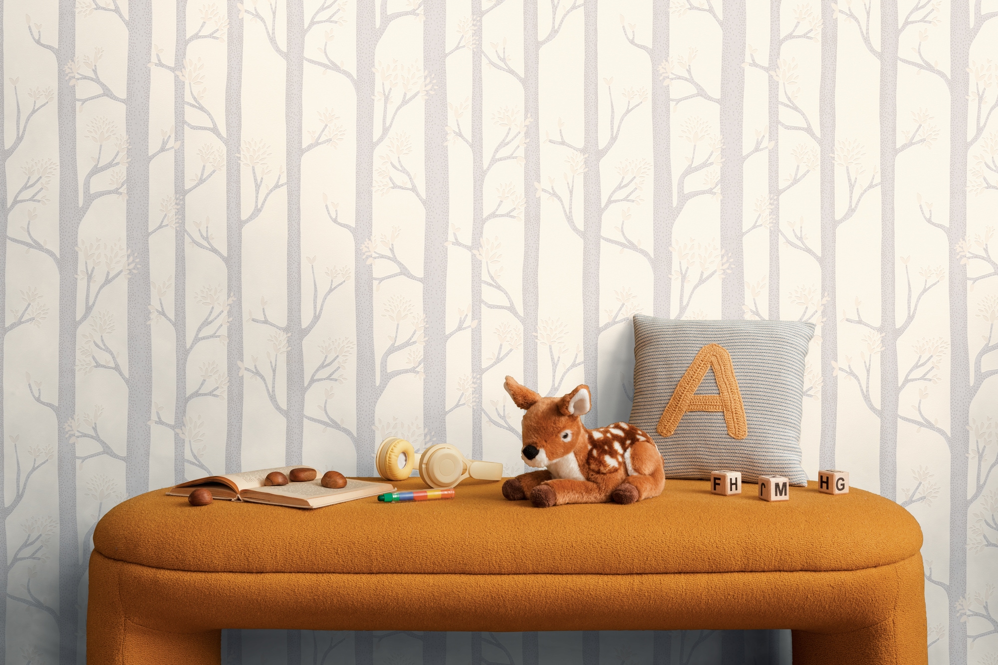 living walls "Kids Studio Wald – Baum Vliestapete für Kinder" Wald grafisch leicht glänzend glatt Stilisiertes Waldmotiv mit Bäumen, Zweigen und feinen Blättern