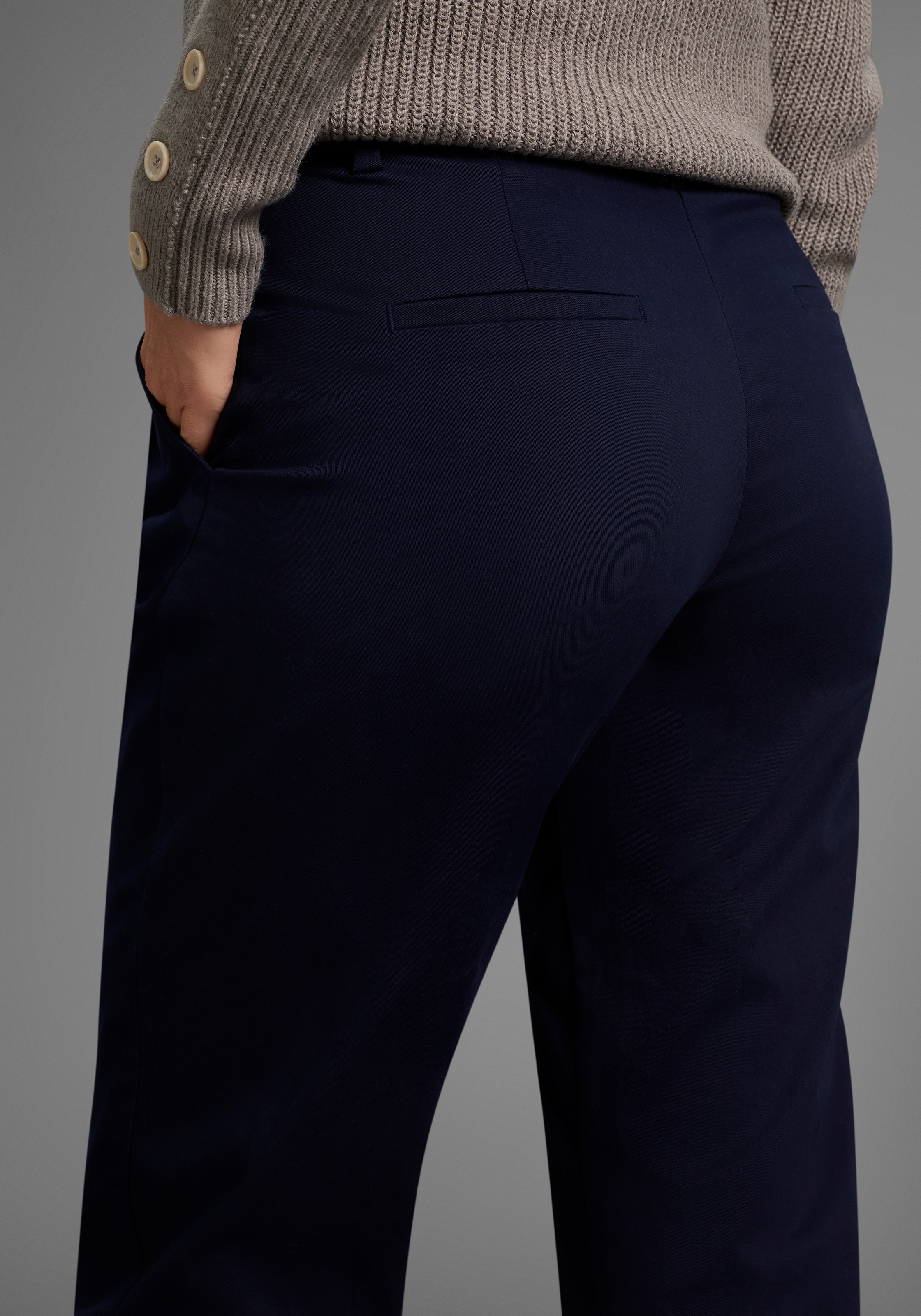 DELMAO Chinohose, mit passendem Gürtel