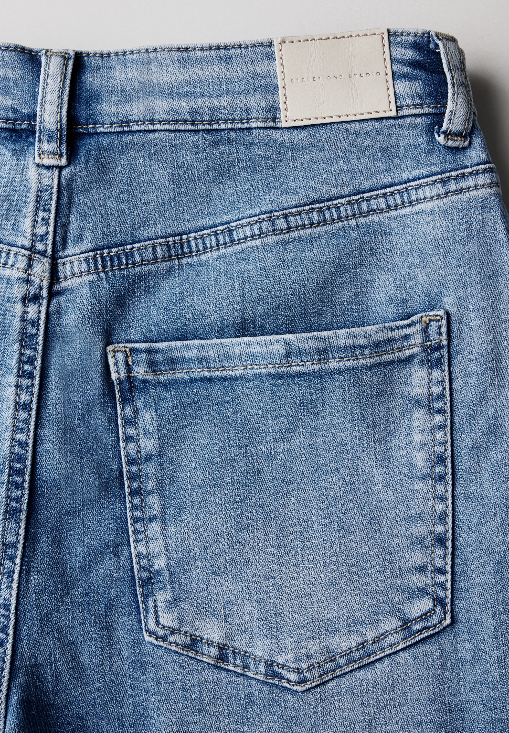 STREET ONE STUDIO Loose-fit-Jeans, im Loose Fit