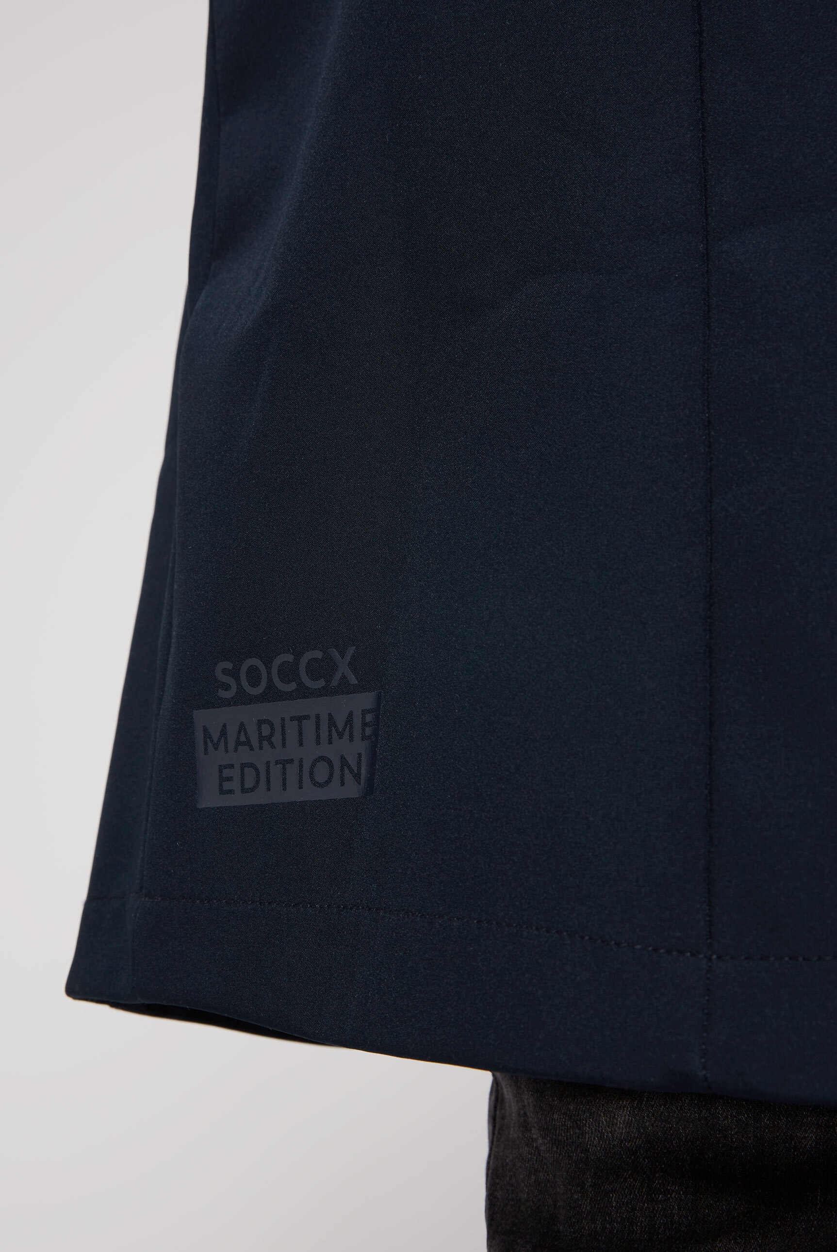 SOCCX Softshelljacke, mit Kapuze, mit verstellbarem Taillenriegel am Rücken