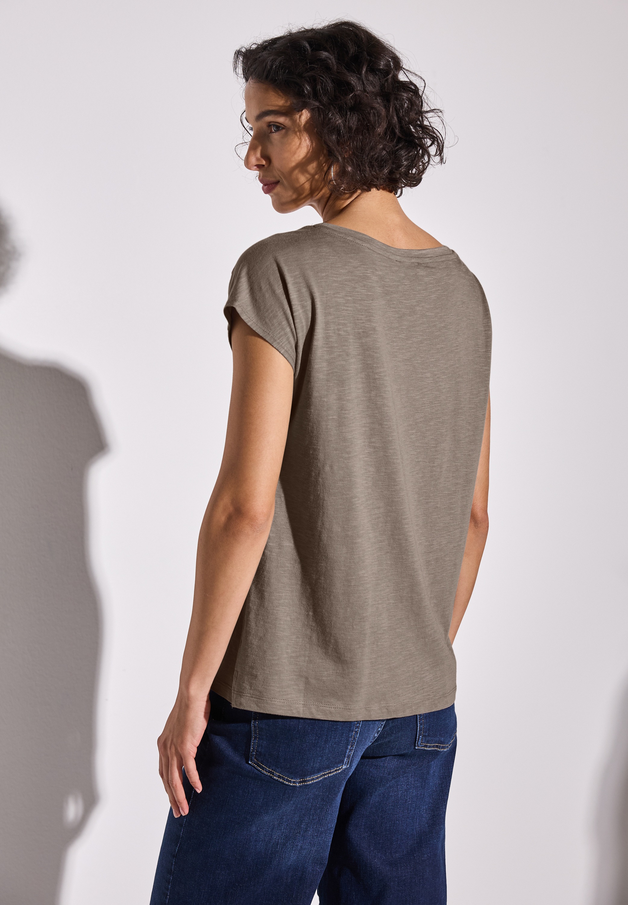 STREET ONE T-Shirt, mit Seitlichen Einschlitzen am Saum