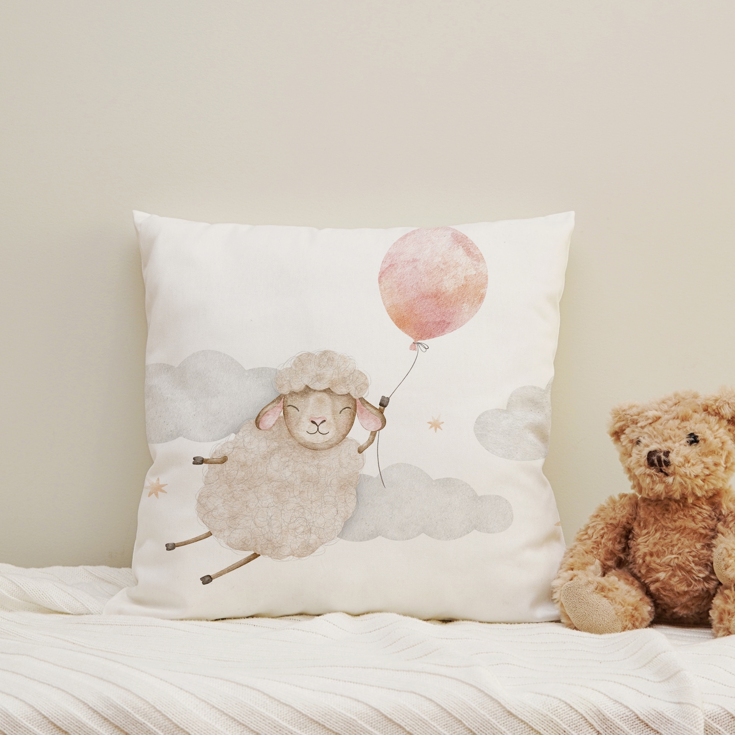 queence Dekokissen "Fliegendes Schaf mit Ballon" Kissenhülle mit HD Premium Druck, geruchsneutral, 40x40cm