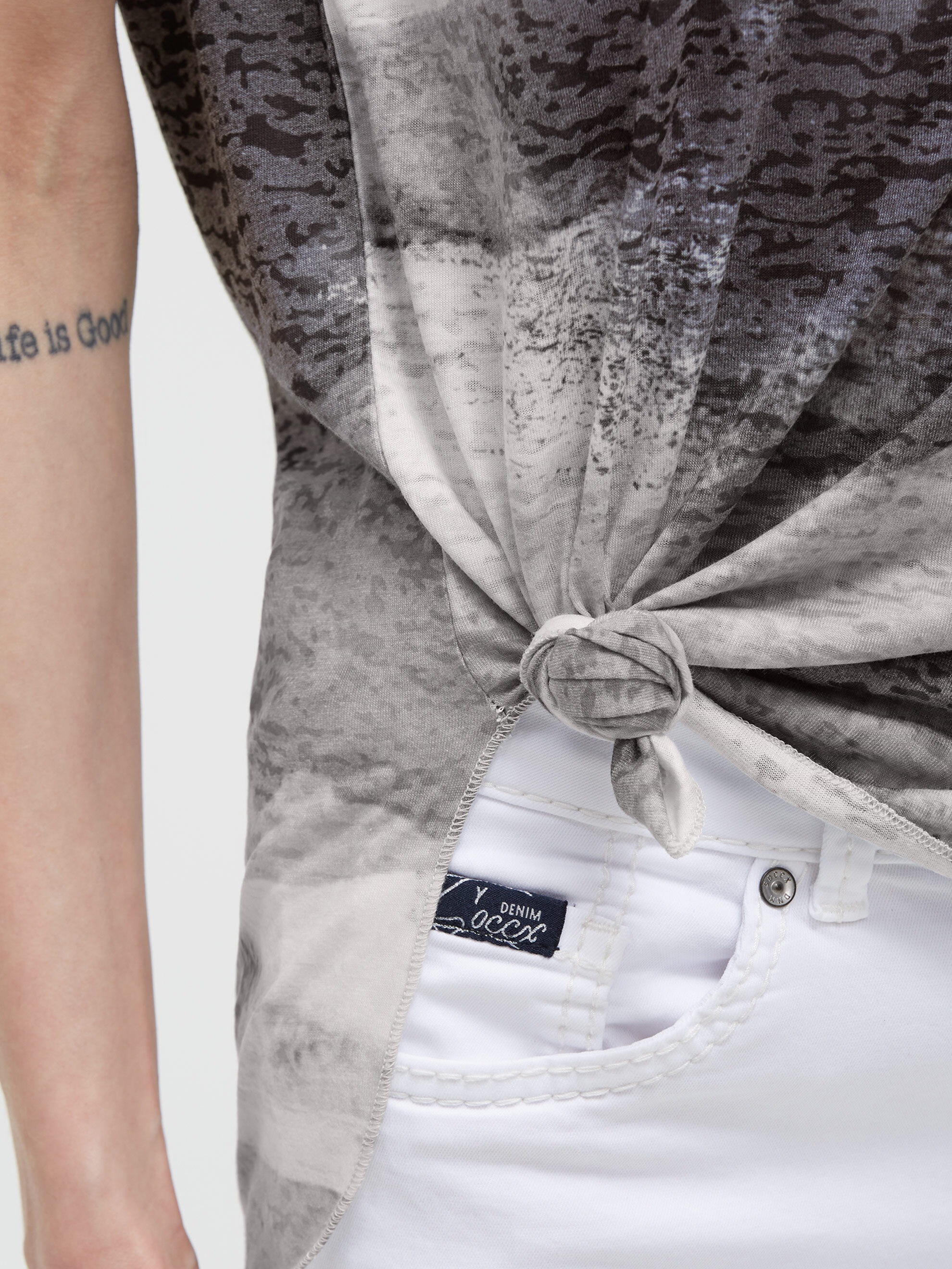 SOCCX Rundhalsshirt mit Seitenschlitze