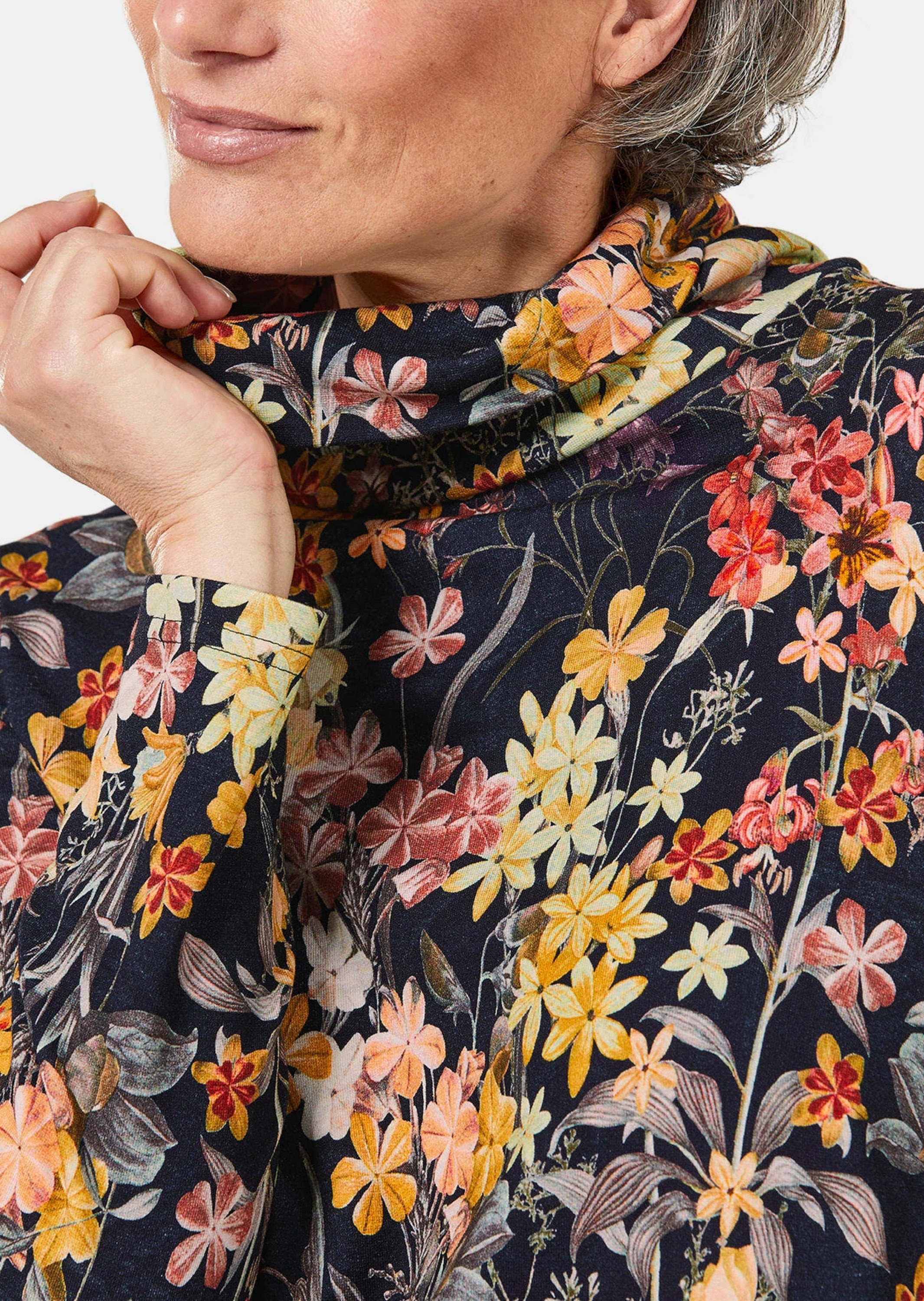 GOLDNER Druckkleid »Kleid Kurzgröße - Druckkleid mit halsfernem Rollkragen«