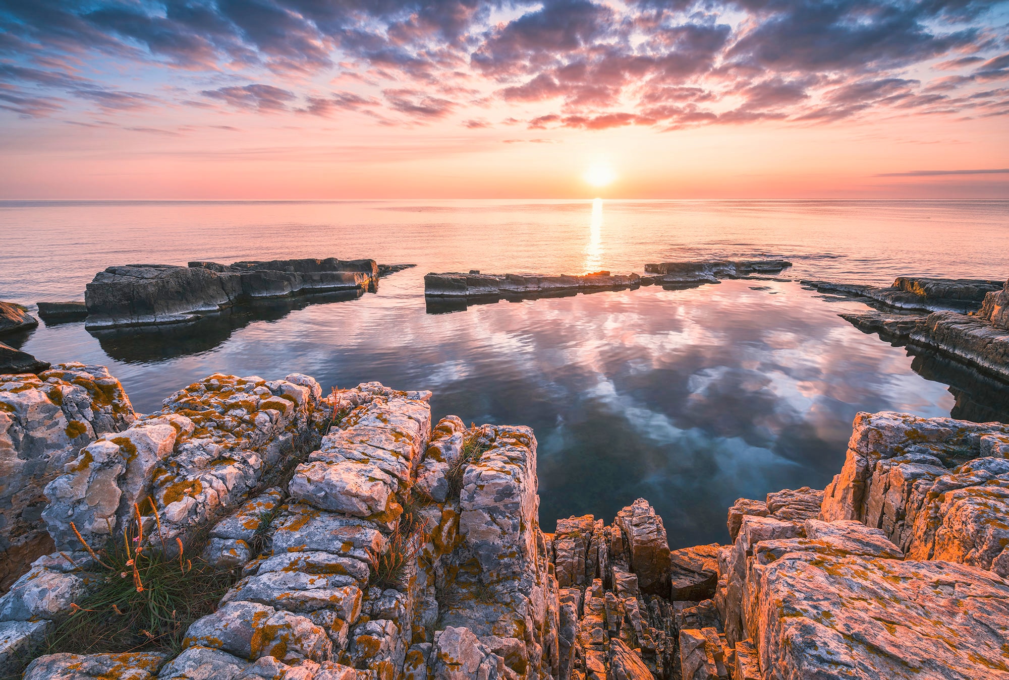 KOMAR Vliestapete "Vlies - Spiegelküste - Größe 368 x 248 cm", B/L: 368mm x 248mm, Rollen:, bunt, Wohnzimmer, Tapeten, Wohnzimmer, Schlafzimmer