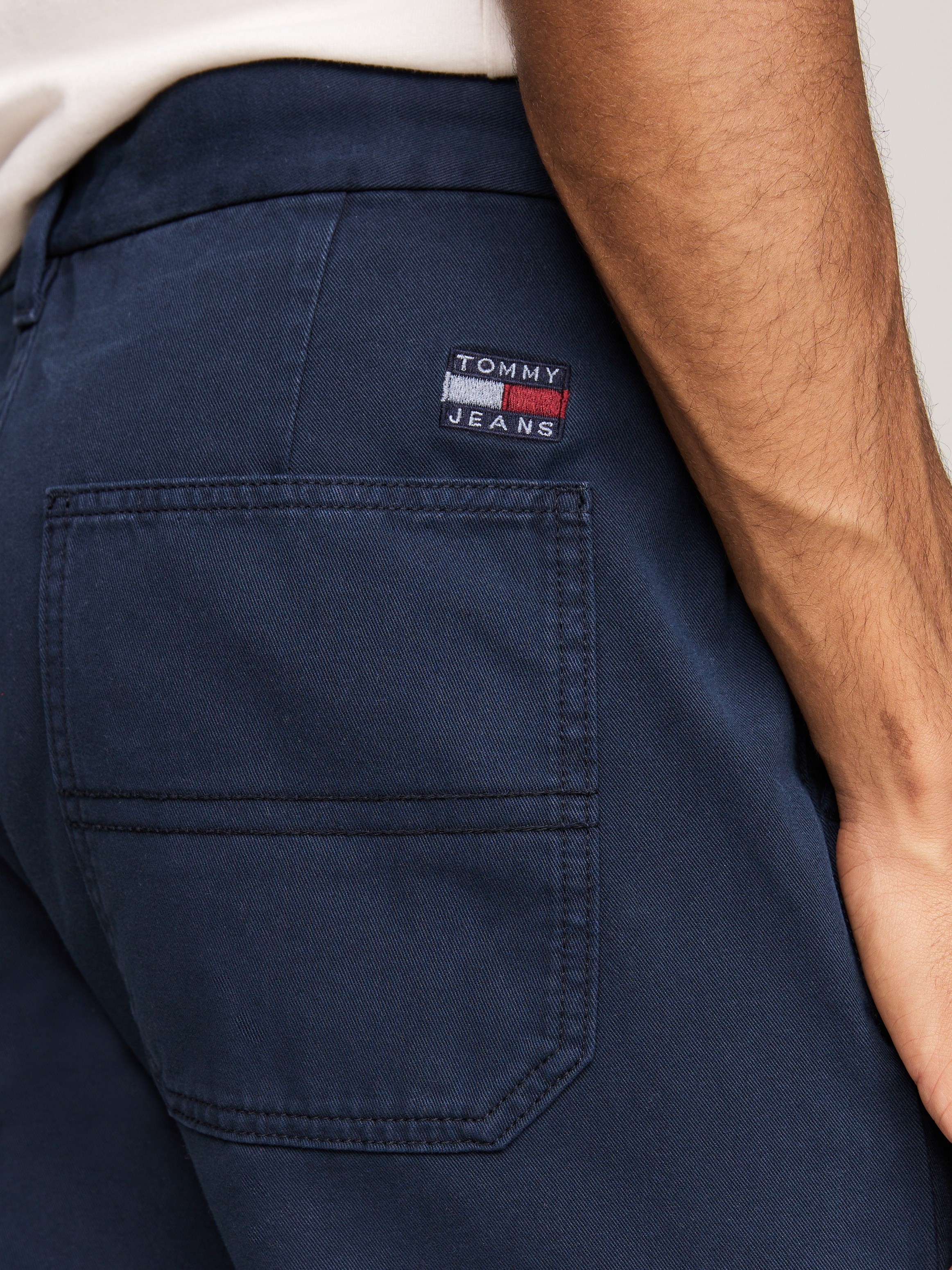 Tommy Jeans Chinohose »TJM RYAN TWILL CHINO«  mit Logo-Patch