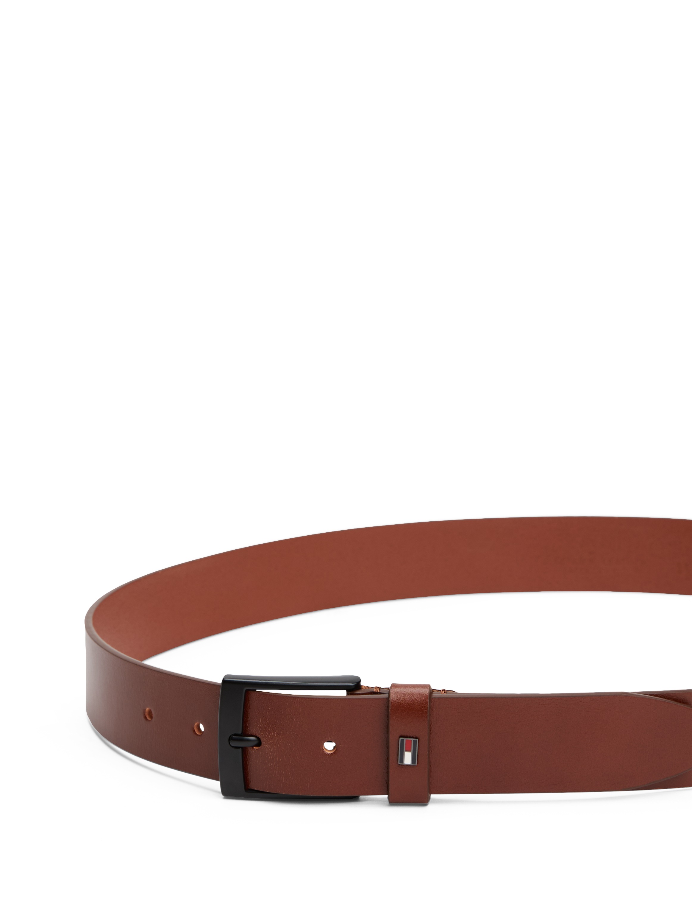 Tommy Hilfiger Ledergürtel »ADAN 3.5 EXT«, Metalllogopatch, Einfachdornschnalle