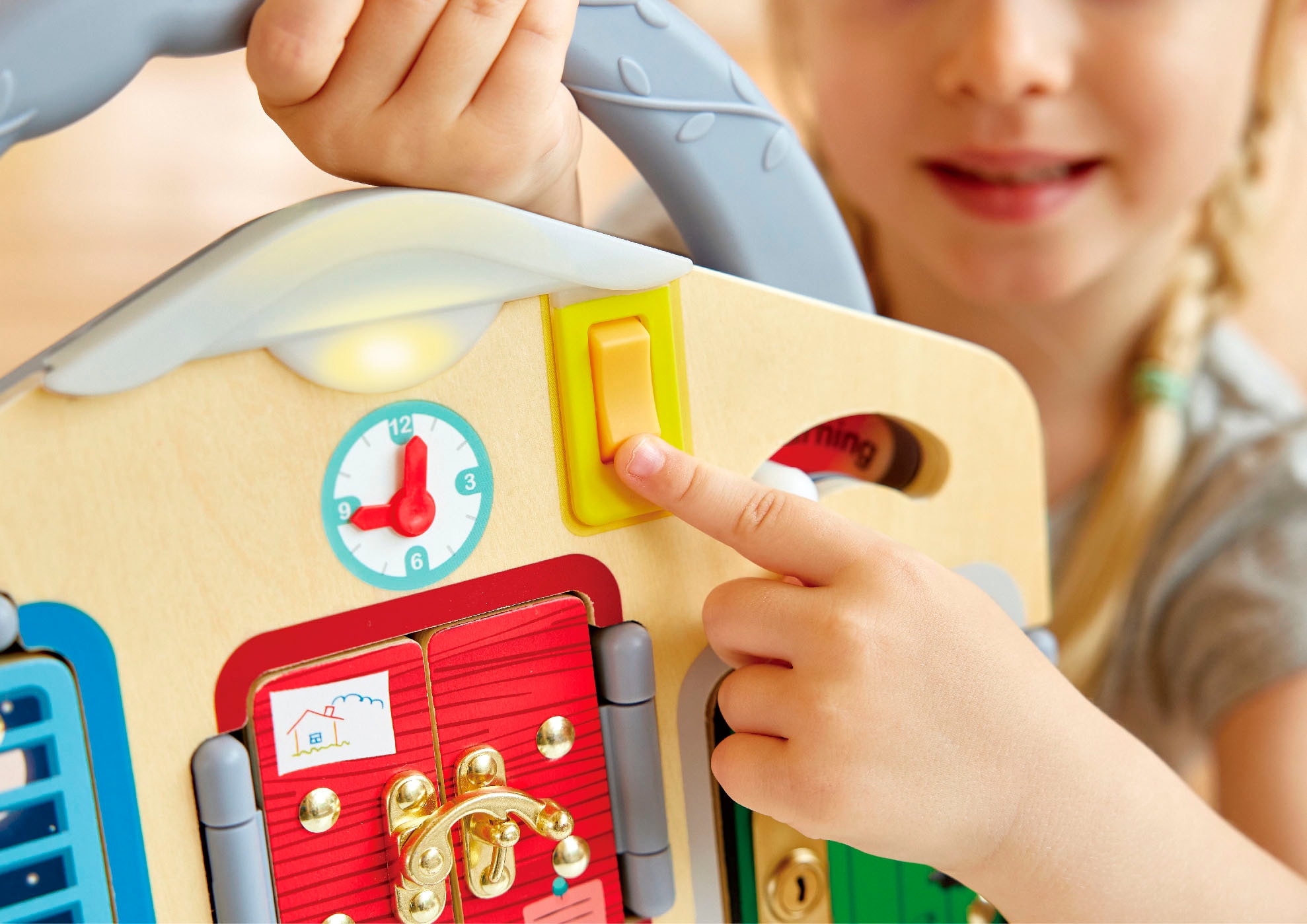 Hape Motorikbrett »Spiele-Tafel Schloss & Schlüssel«, mit Lichtfunktion
