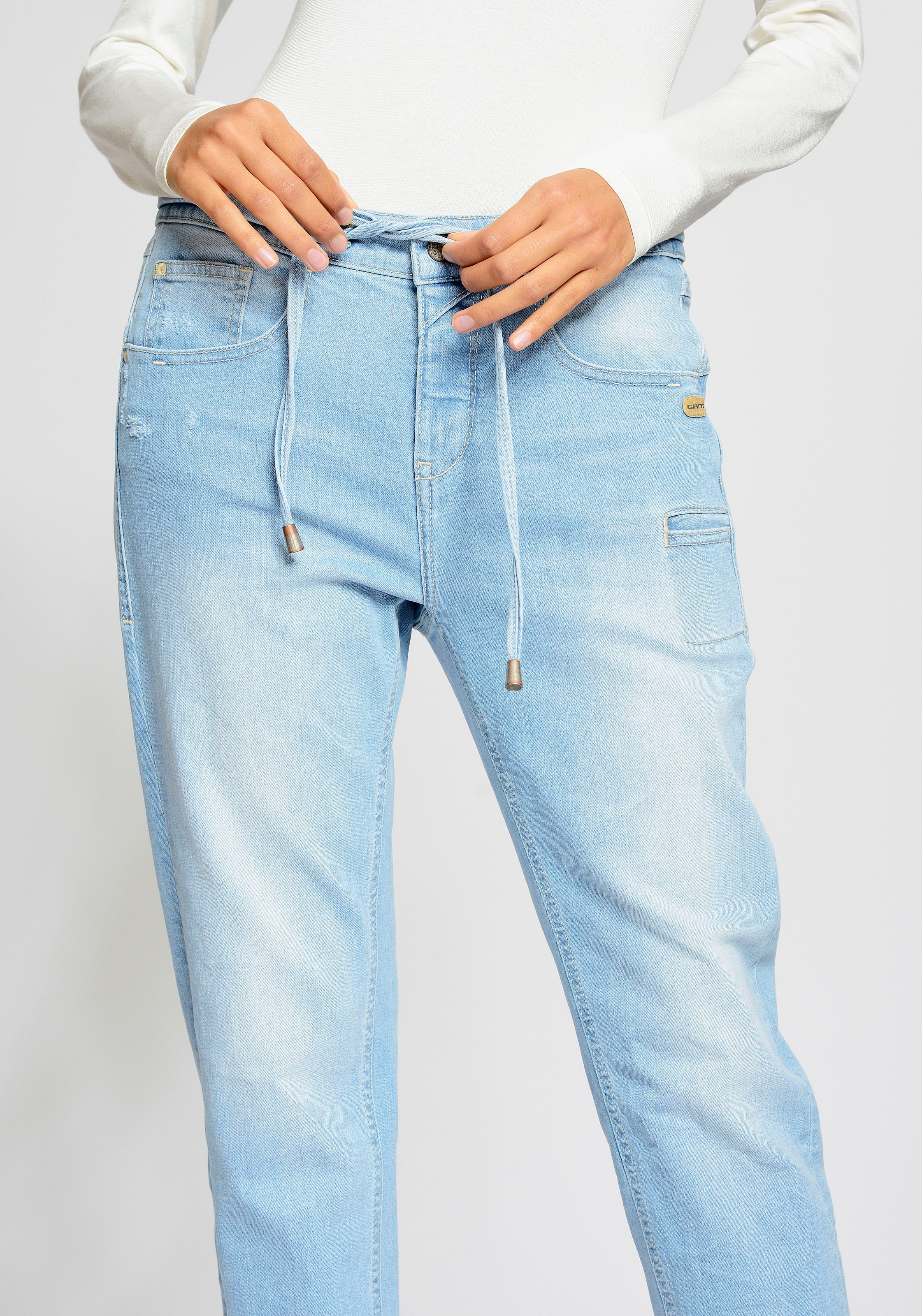 | für und dezenten JOGGER«, Relax-fit-Jeans »94AMELIE Bindeband Destroyed-Effekten bestellen mit BAUR GANG