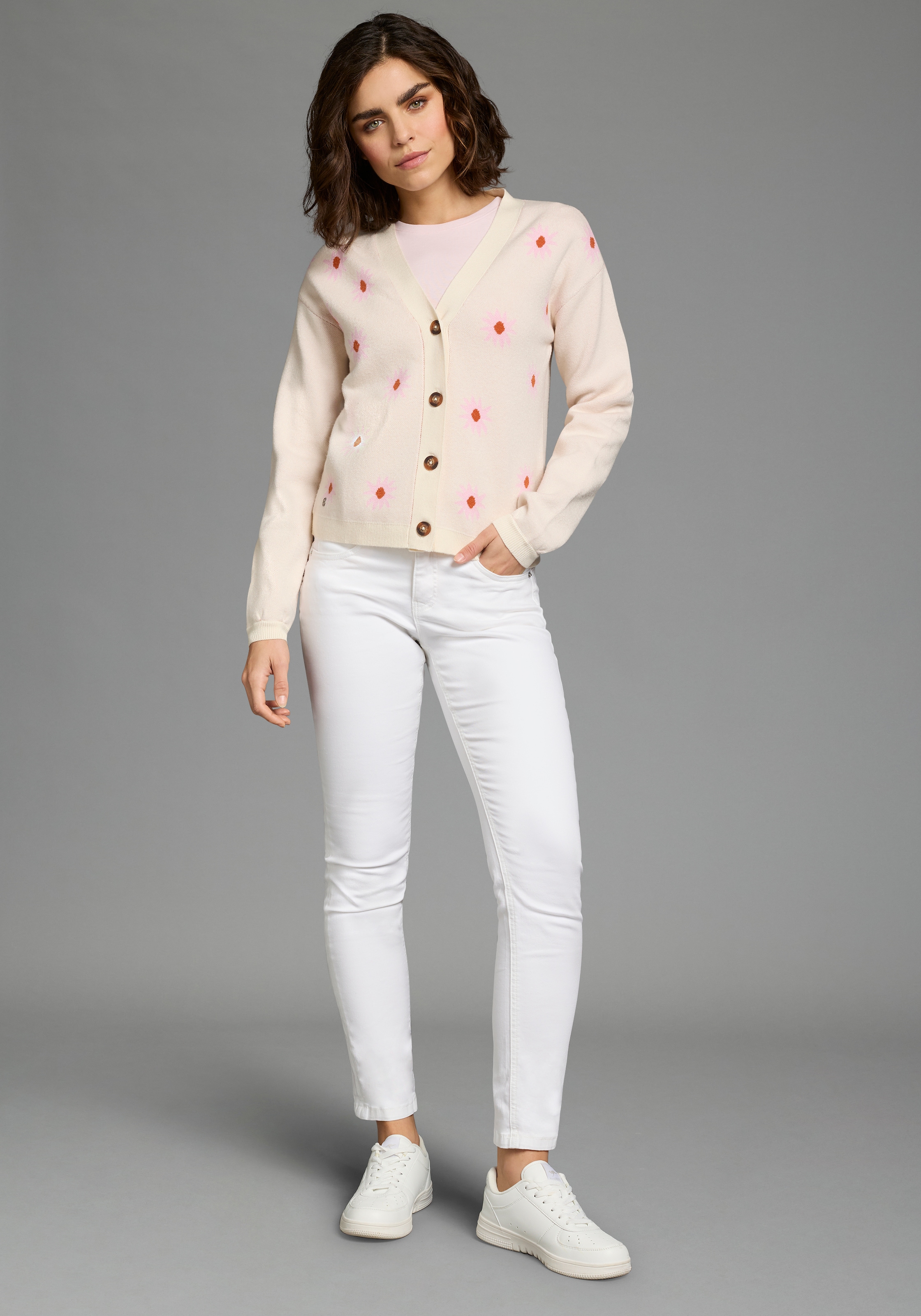 KangaROOS Strickjacke Strickjacke aus Feinstrick, bequeme Passform, weite Langarm-Ärmel