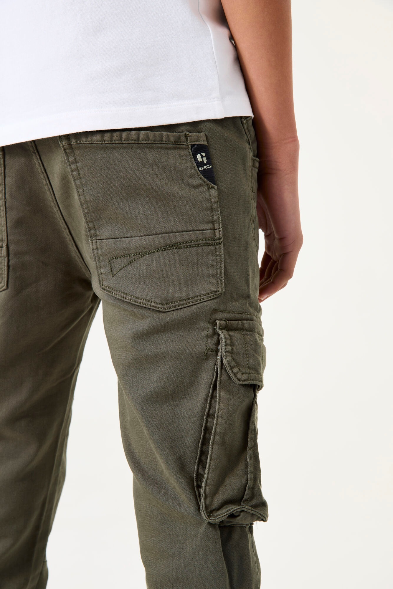 Cargohose GARCIA, Jungen, Gr. 152, N-Gr, grün (deep army), Web, Obermaterial: 80% Baumwolle, 18% Polyester, 2% Elasthan, unifarben, regular fit knöchellang, Hosen Cargohose, mit Cargo Taschen, for Boys 3