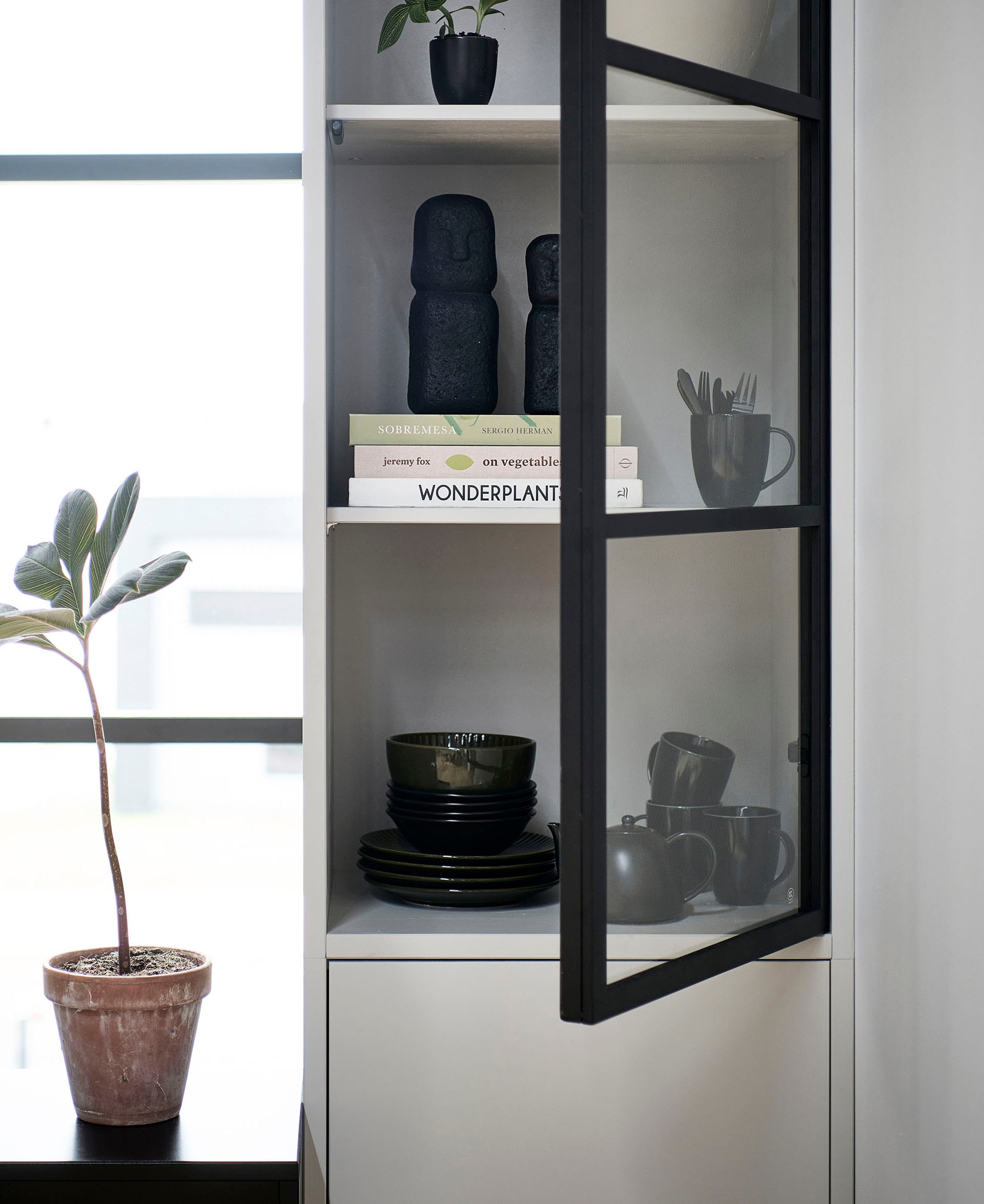 WOOOD Vitrine »Basic«, mit zwei Türen, H 230 cm x B 52,5 cm