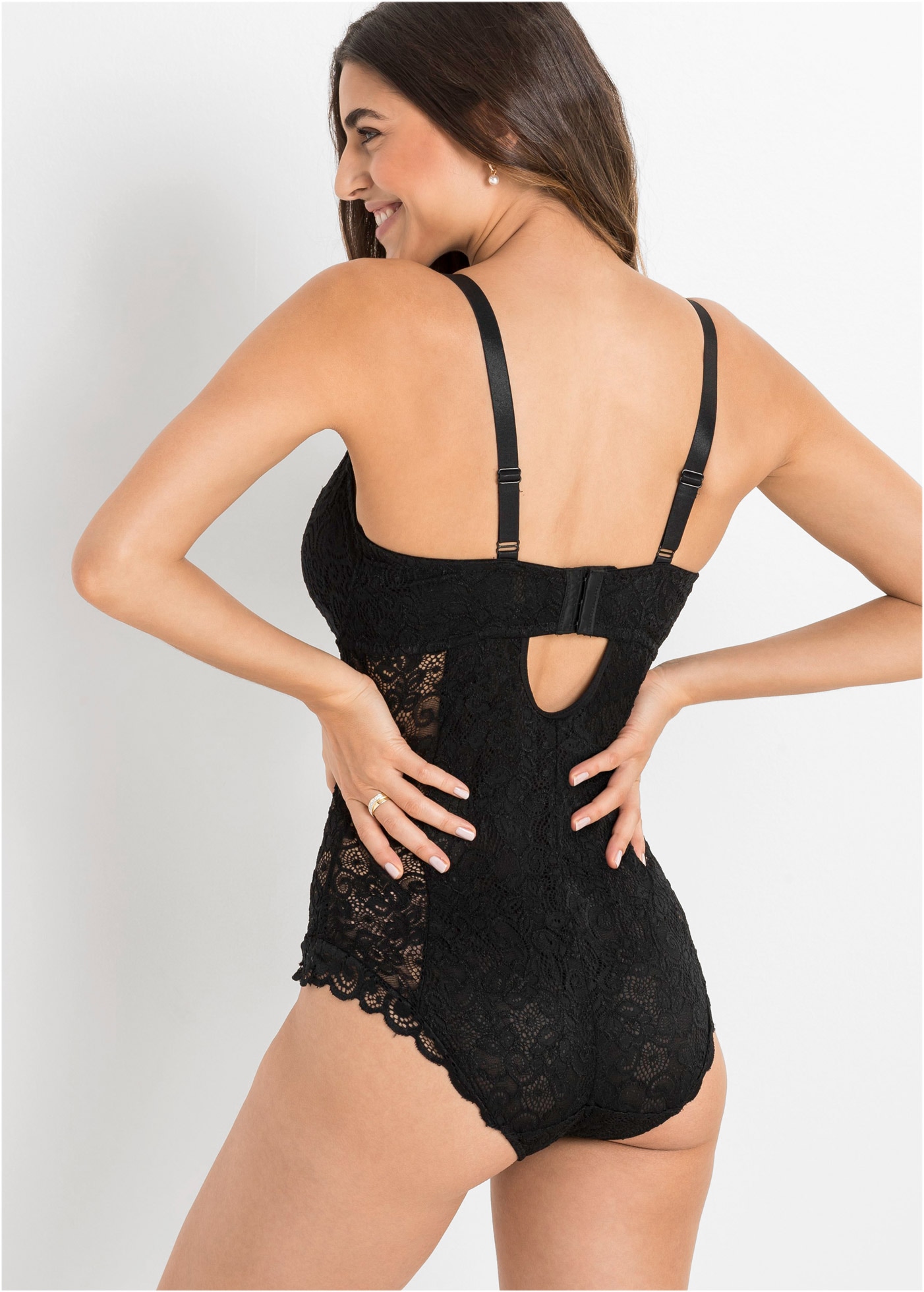 bonprix Body »Body aus edler Spitze« mit edler Spitze, figurbetonte Passform