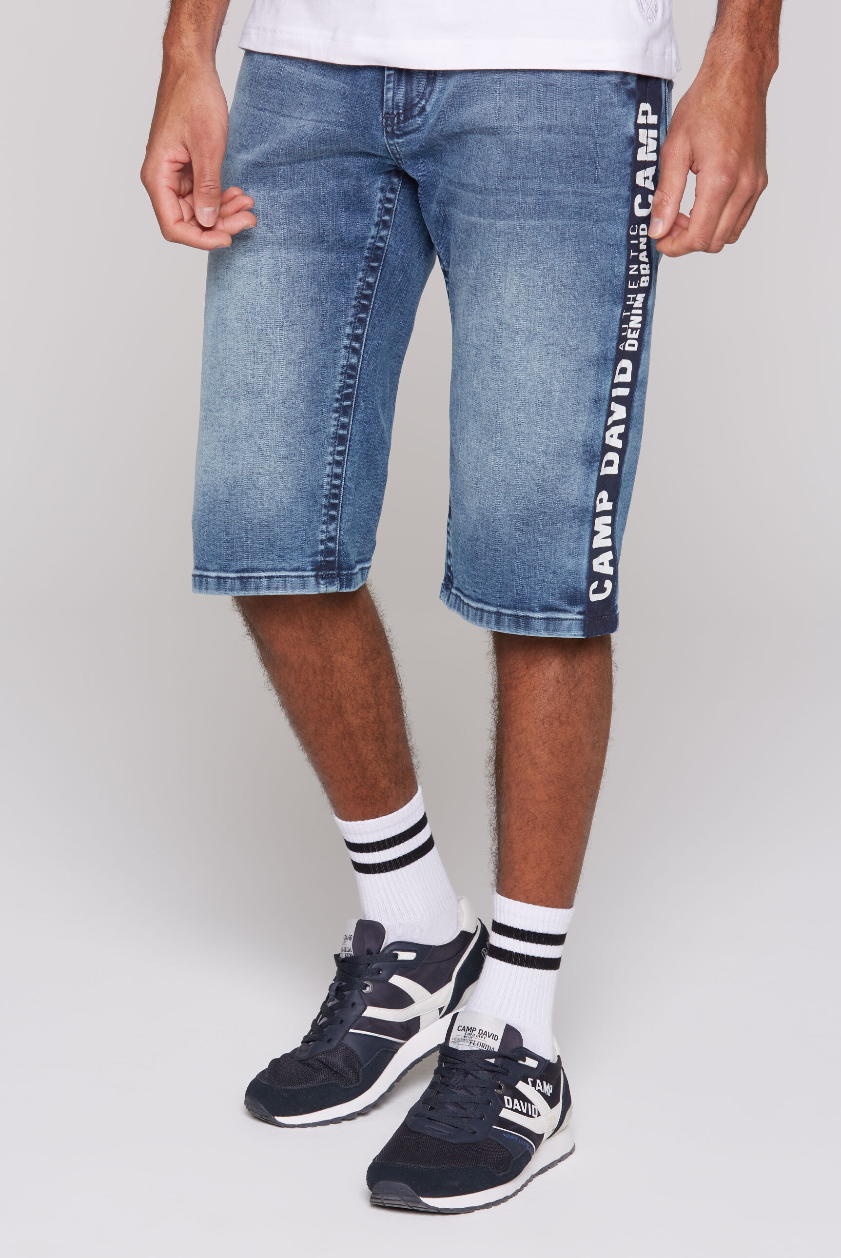CAMP DAVID Jeansshorts, mit Turn-Up Saum