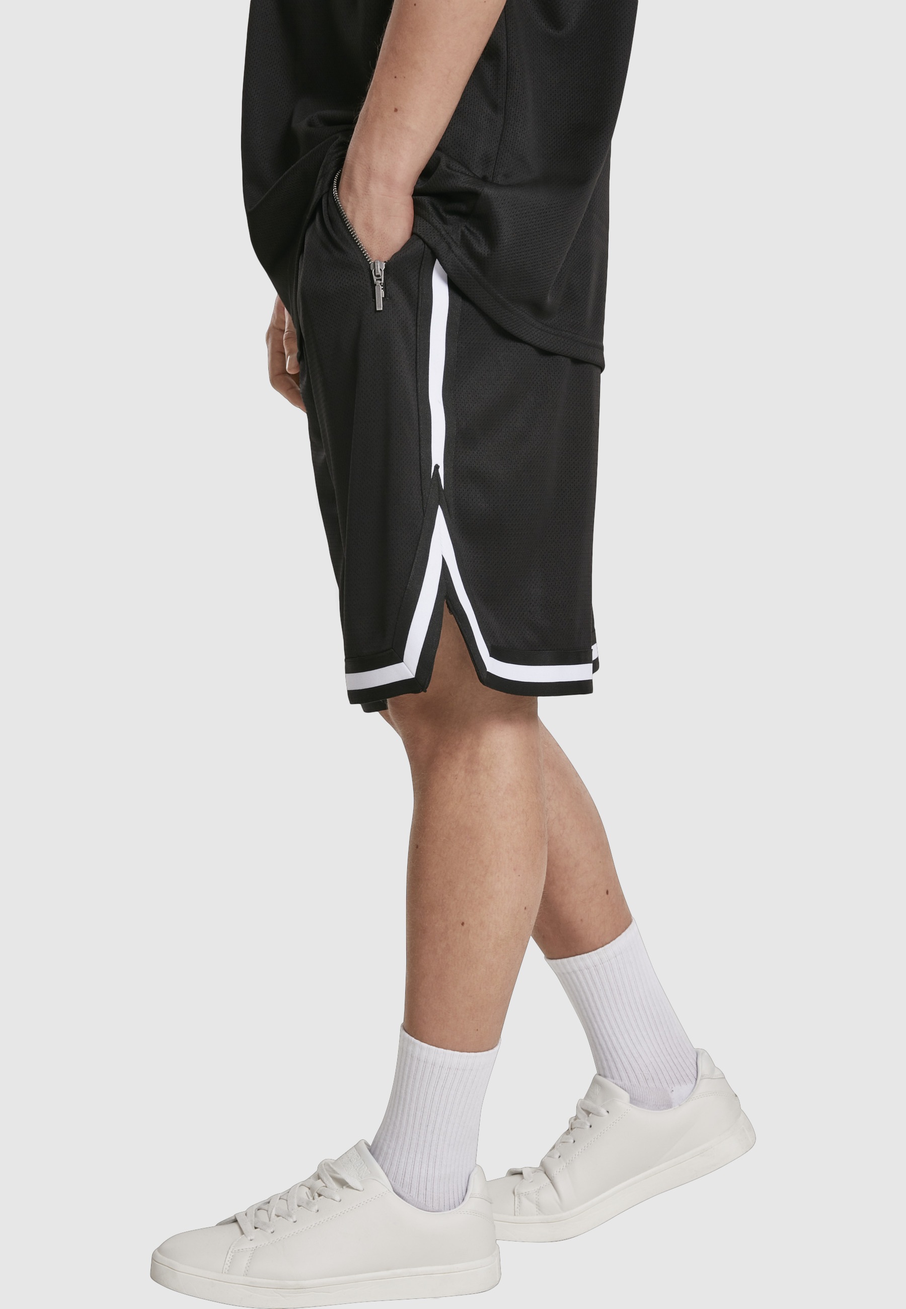 URBAN CLASSICS Shorts »Urban Classics Herren Premium Stripes Mesh Shorts«