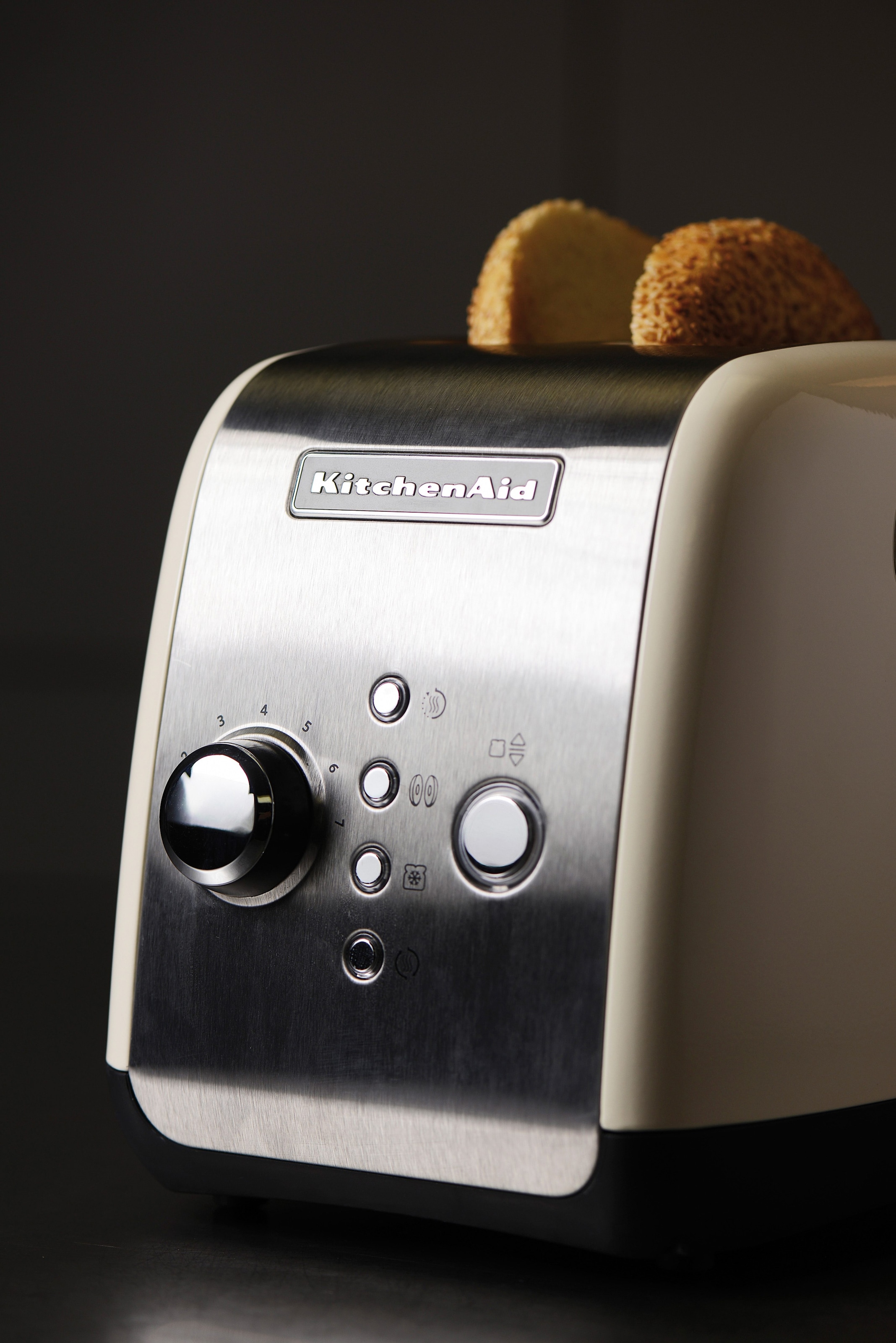 KitchenAid Toaster »5KMT221EAC ALMOND CREAM«, 2 kurze Schlitze, für 2 Scheiben, 1100 W