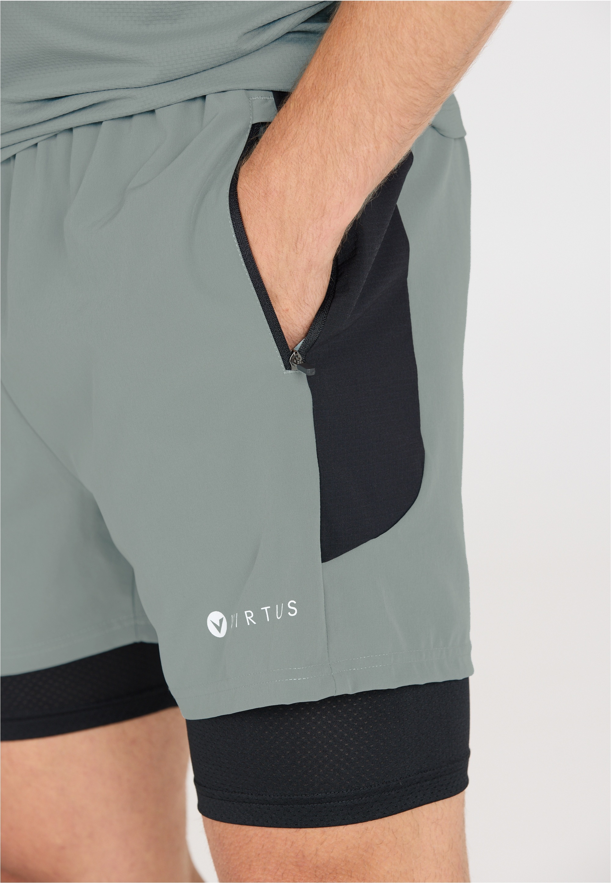 Virtus Shorts »Dylan«, aus atmungsaktivem 4-Wege-Stretch