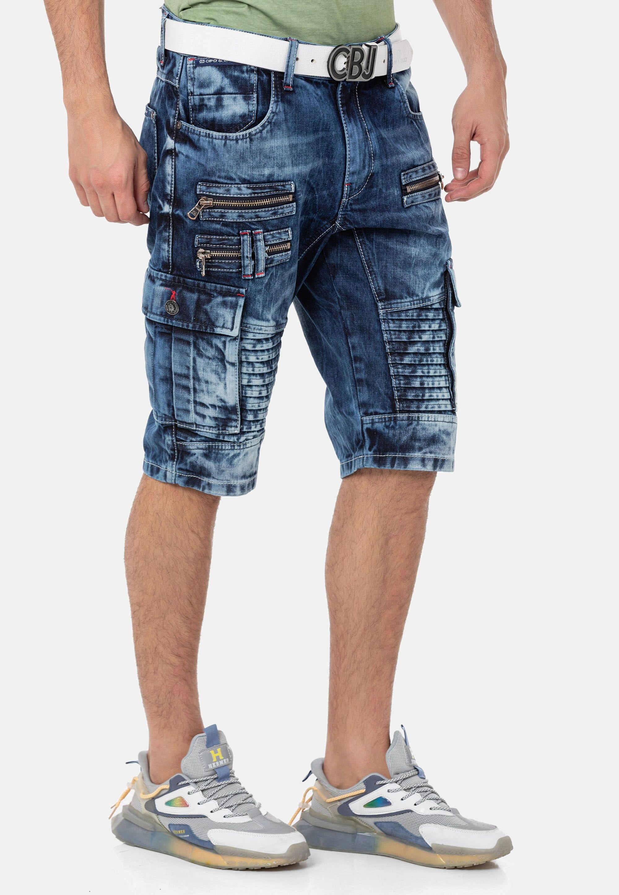Cipo & Baxx Stoffhose »Shorts«, mit vielen Details