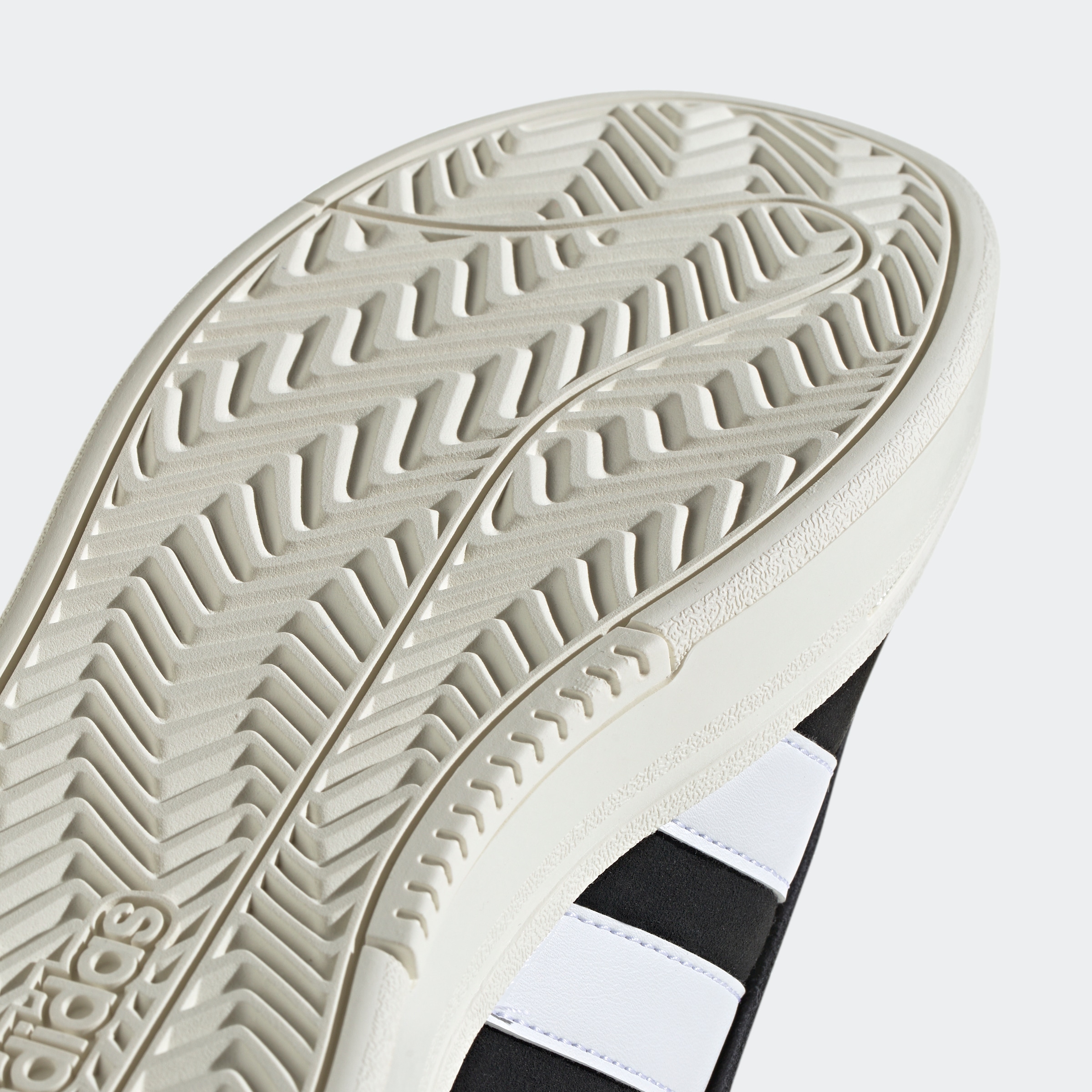 adidas Sportswear Sneaker »GRAND COURT ALPHA«, Design inspiriert vom adidas Campus 00