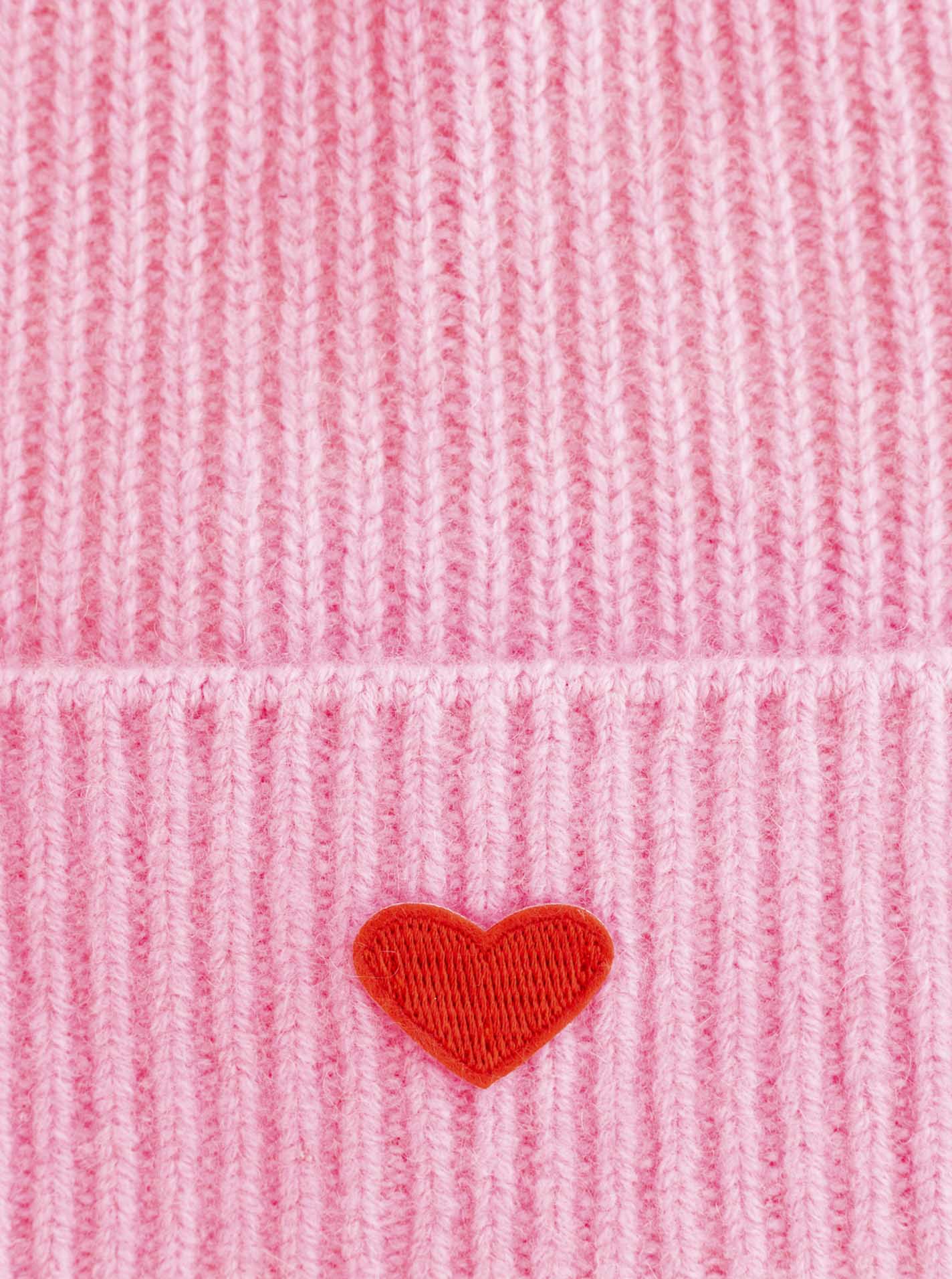Thumbnail - Zwillingsherz Beanie "Beanie with Heart-Patch" Rippstrick, mit breitem Umschlag, wärmend