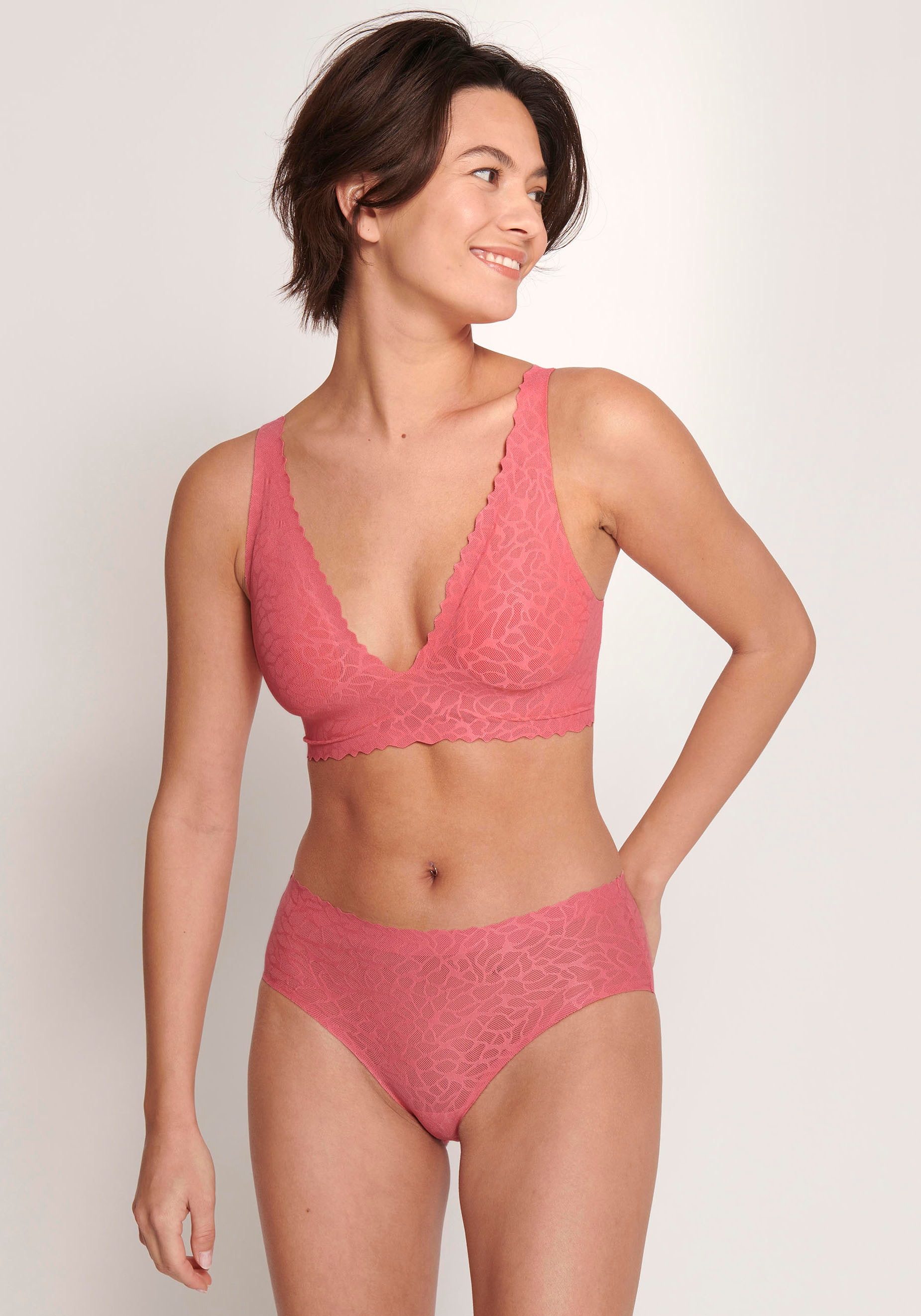 sloggi Bralette »Zero Feel Lace 2.0 Top«, leicht gepolsterte Cups, abgerundeter Spitzensaum