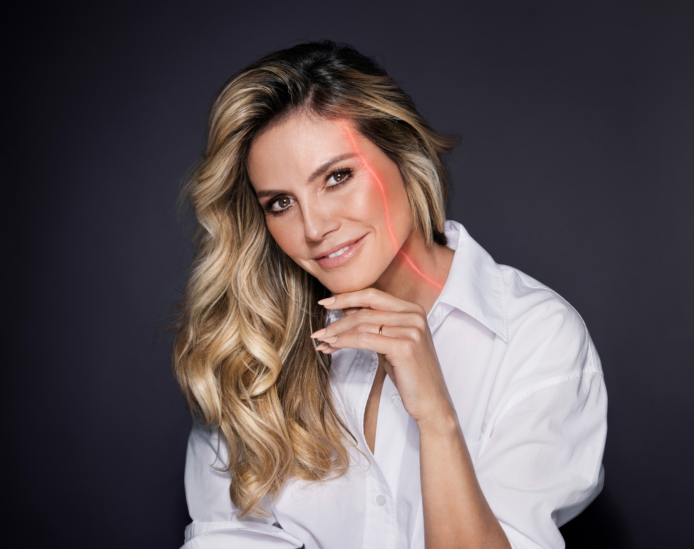 L'ORÉAL PARIS Nachtcreme »REVITALIFT LASER DREIFACH-POWER ANTI-AGE NACHTPFLEGE« mit Pro-Retinol + Hyaluronsäure und Vitamin C