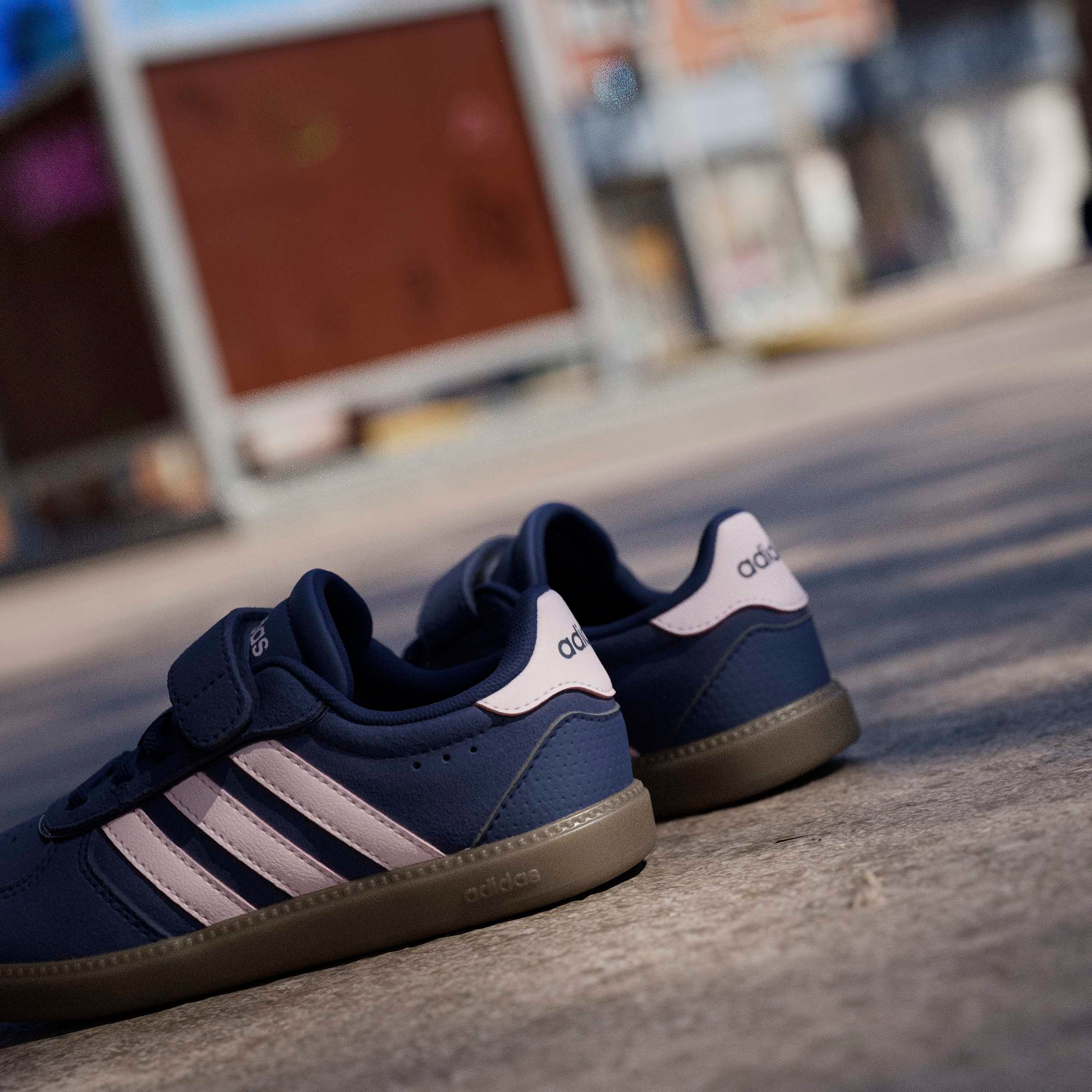 adidas Sportswear Sneaker »BREAKNET SLEEK  KINDER«  inspiriert vom Design des adidas handball spezial