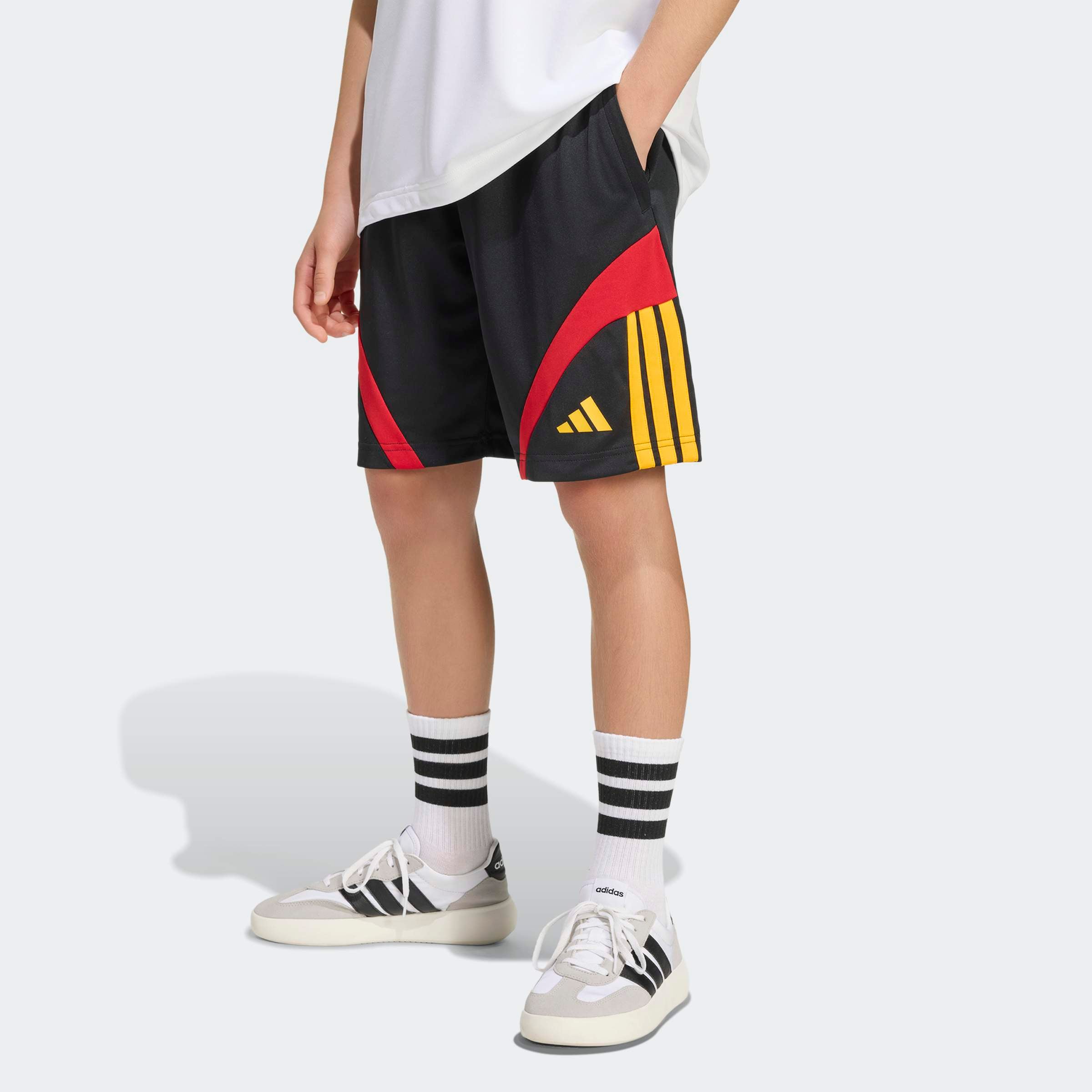 adidas Sportswear Shorts "HOUSE OF TIRO" Kinder Shorts, sportlicher Stil, mit Kordelverschluss