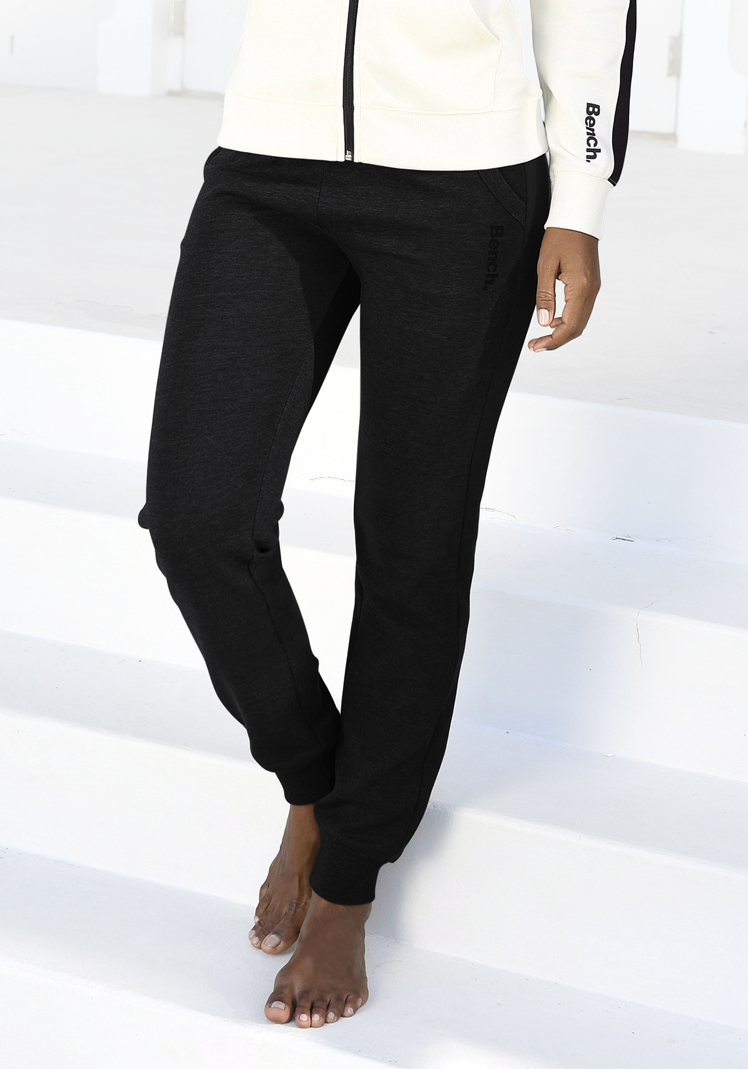 Bench. Loungewear Sweathose mit Seitenstreifen und Eingrifftaschen, Home- und Loungewear Serie