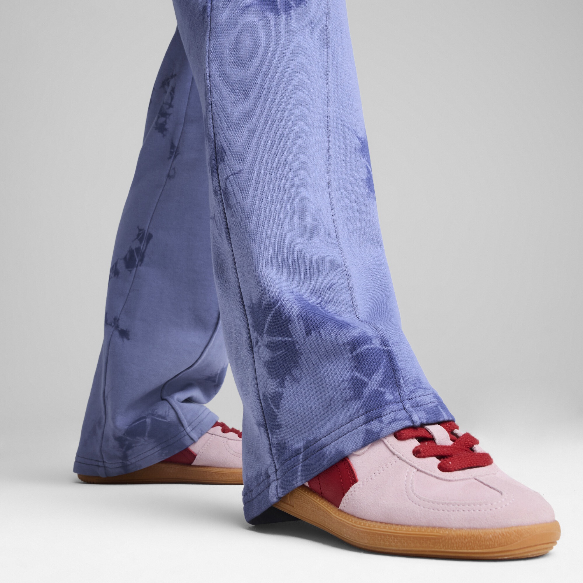 PUMA Sporthose »WARDROBE ESS FLORAL PACK Straight Fit Jogginghose mit Waschung«