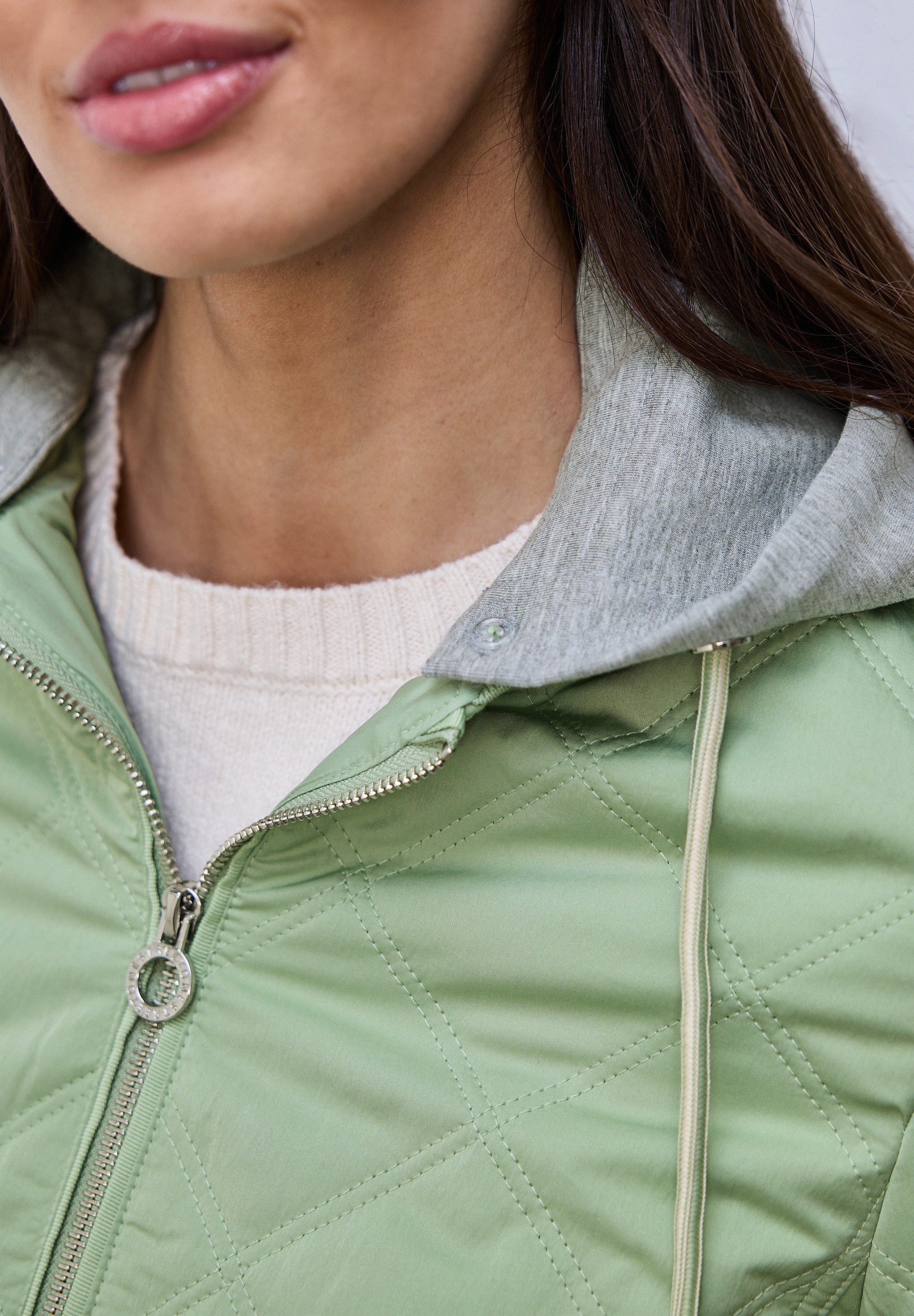 Steppjacke STREET ONE, Damen, Gr. 40, bright pistachio, Web, Obermaterial: 55% Polyester, 45% Polyamid. Futter: 100% Polyester. Wattierung: 100% Polyester (REPREVE), unifarben, klassisch hüftlang, Rundhals, Jacken Steppjacke, mit abnehmbarer Kapuze 5