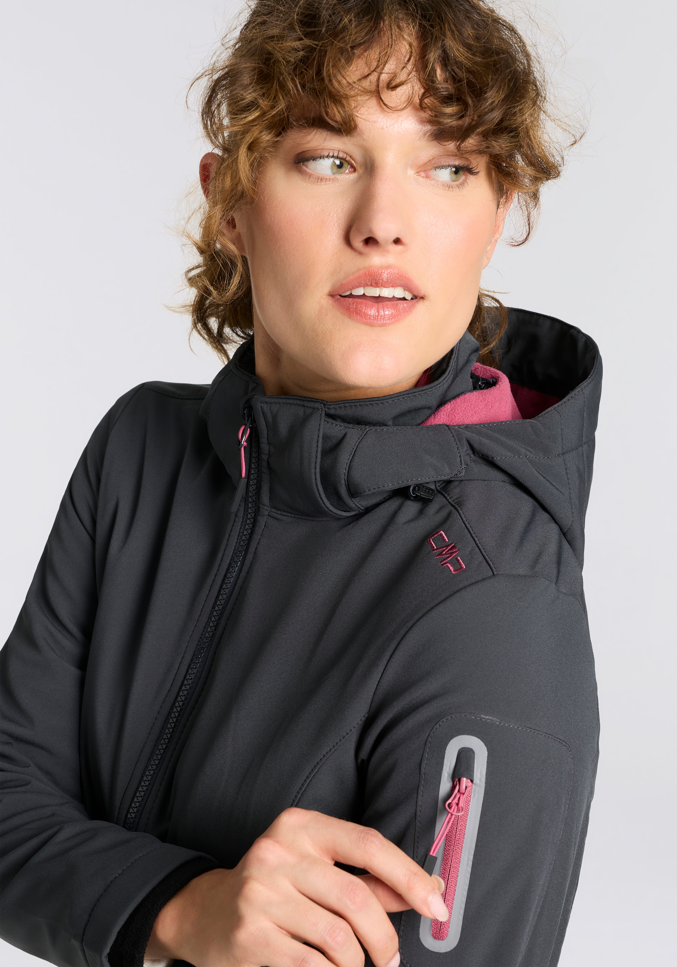 CMP Softshelljacke »WOMAN JACKET DET HOOD« mit Kapuze mit Kapuze, wind- und wasserabweisend