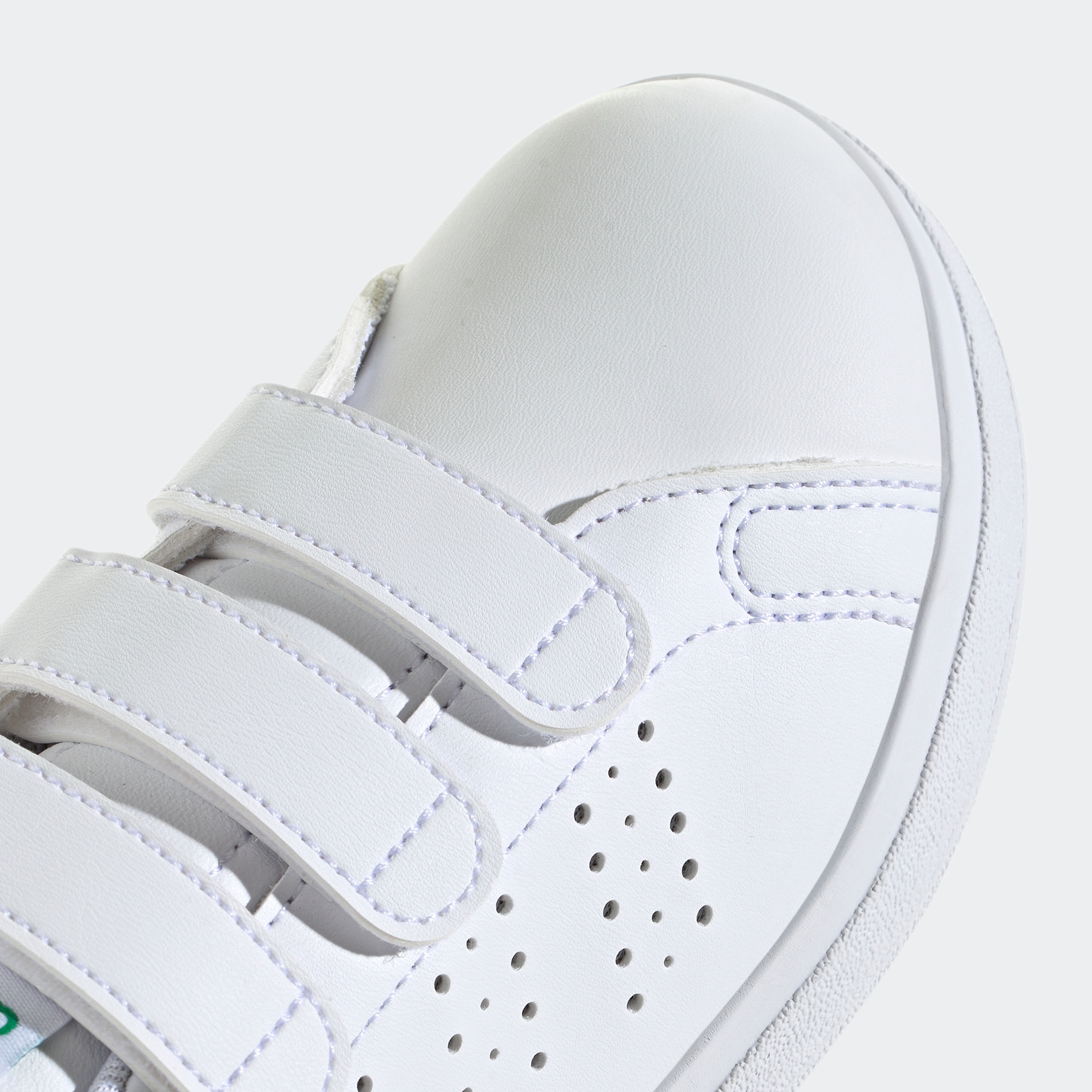 adidas Sportswear Klettschuh »ADVANTAGE BASE 2.0 KIDS«, Design auf den Spuren des adidas Stan Smith