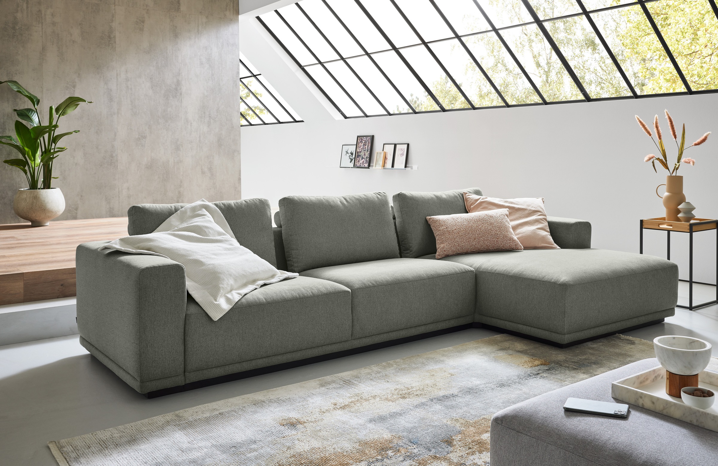 Musterring Ecksofa "JustB PM200, Holzrahmen in schwarz, wahlw. Sitzvorzug, Breite 316cm" Anreihsofa links & Longchair rechts, mit elektischem Sitzvorzug