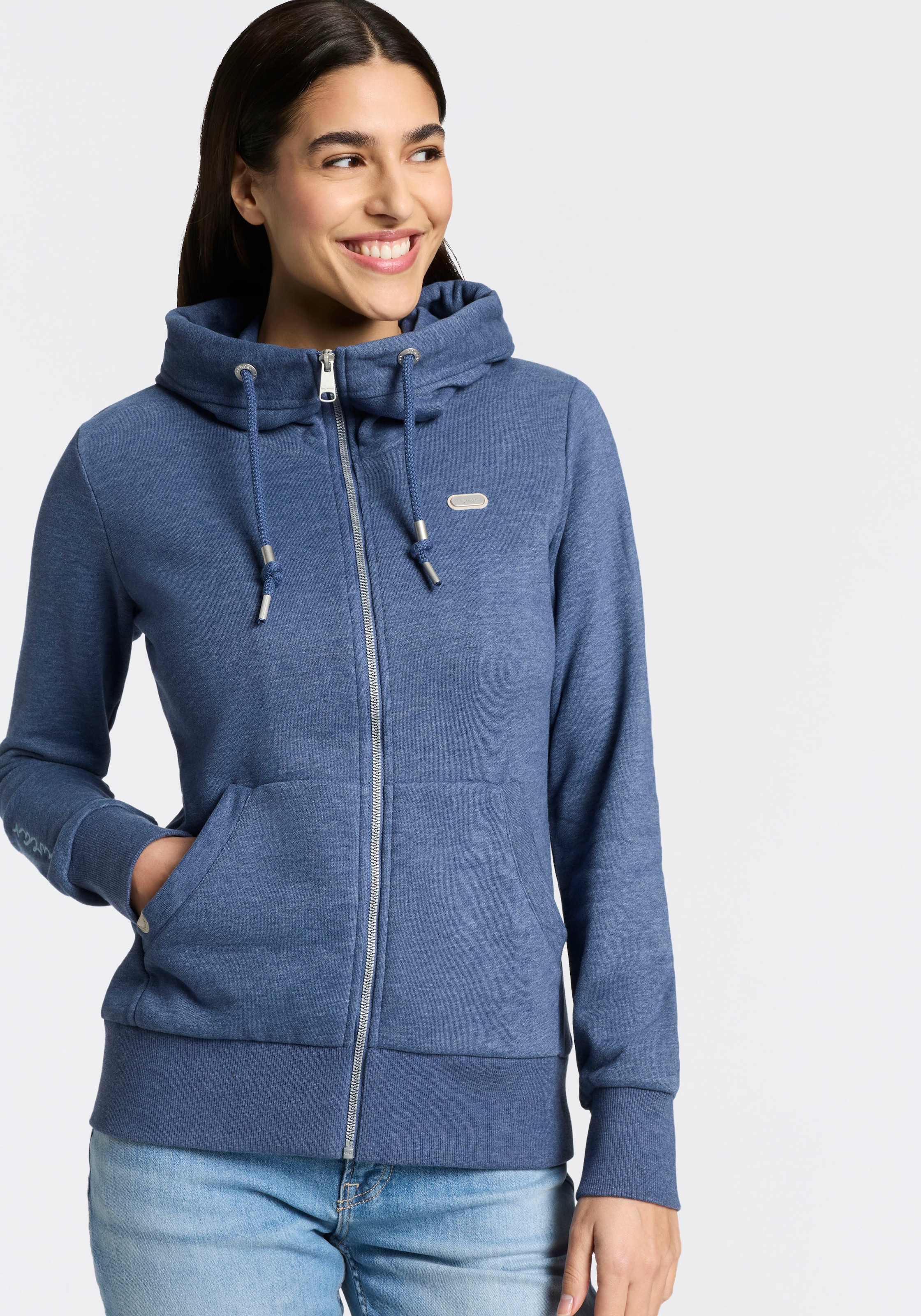 Ragwear Kapuzensweatjacke "NESKIA ZIP A O" mit Kordelzug und Logo am Ärmel günstig online kaufen