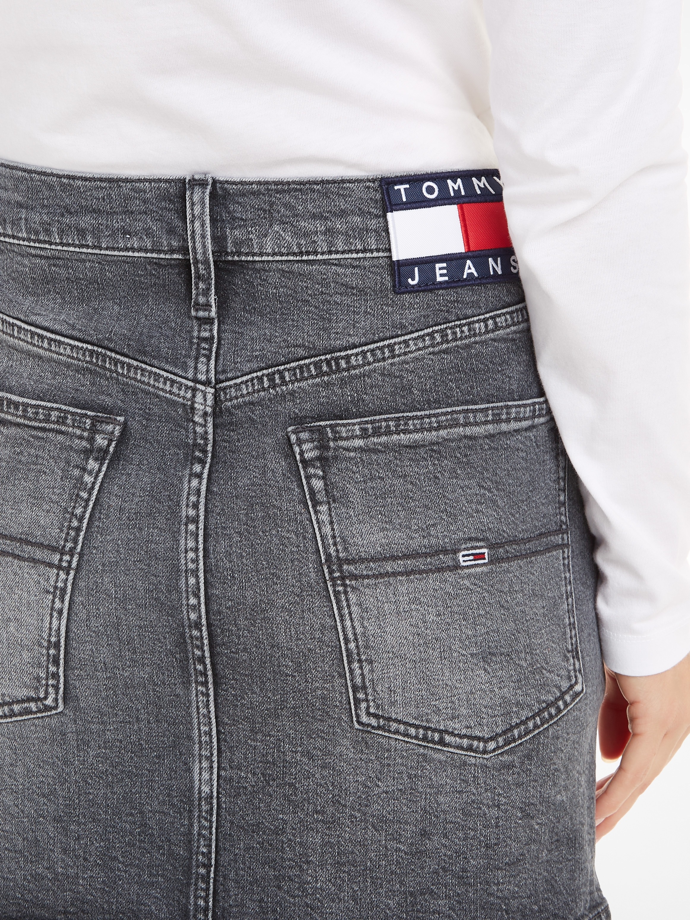 Tommy Jeans Jeansrock, mit für Tommy BAUR Jeans bestellen | Logobadge