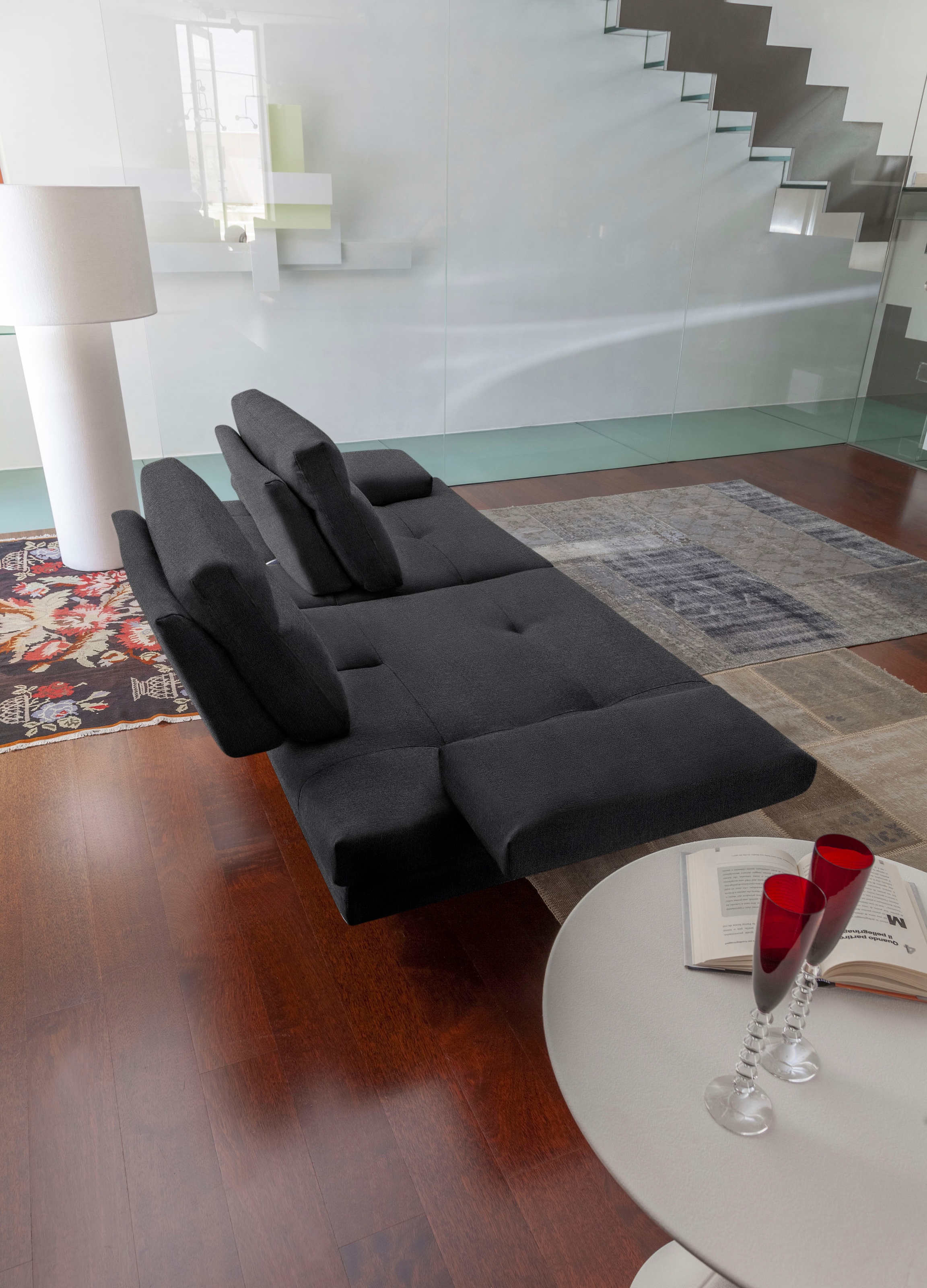 CALIA ITALIA 3-Sitzer »Toby Wing, Designsofa mit hohem Sitzkomfort, bequem und elegant«, inklusive Sitztiefenverstellung, Füße in Chrom glänzend