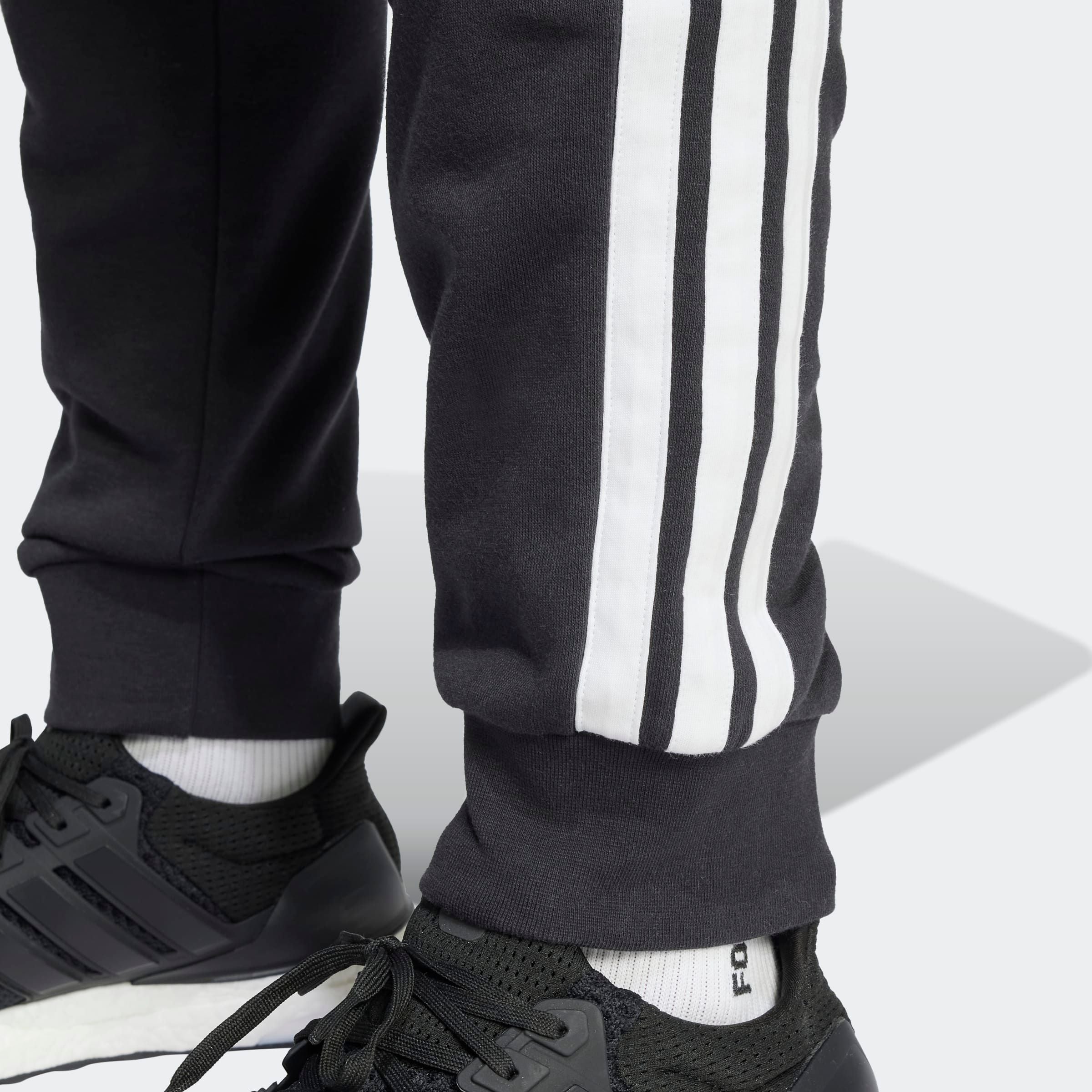 adidas Sportswear Sporthose »M 3S FT TC PT«, (1 tlg.), Jogginghose aus weichem French Terry Material